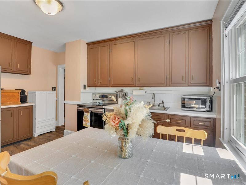 510 Charles Street Property Photo 10