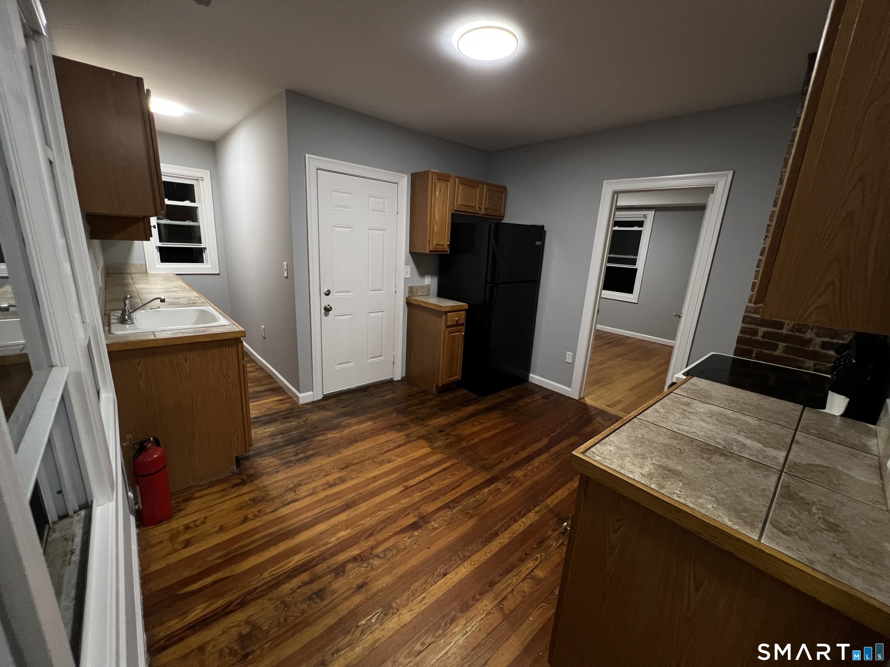 39 Lander 2nd Floor Street Property Photo 8