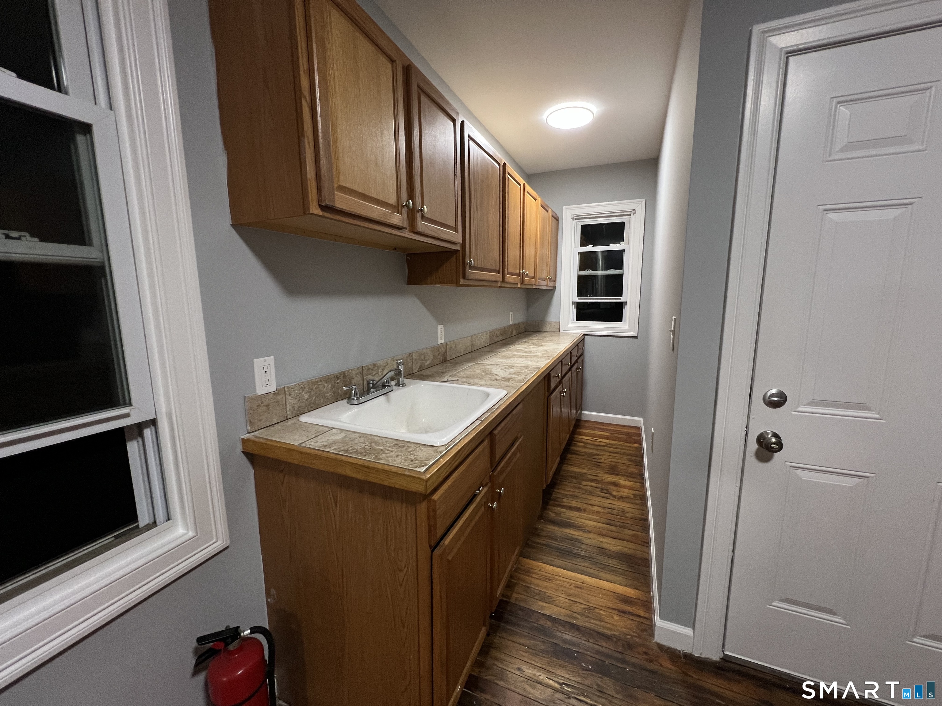 39 Lander 2nd Floor Street Property Photo 9