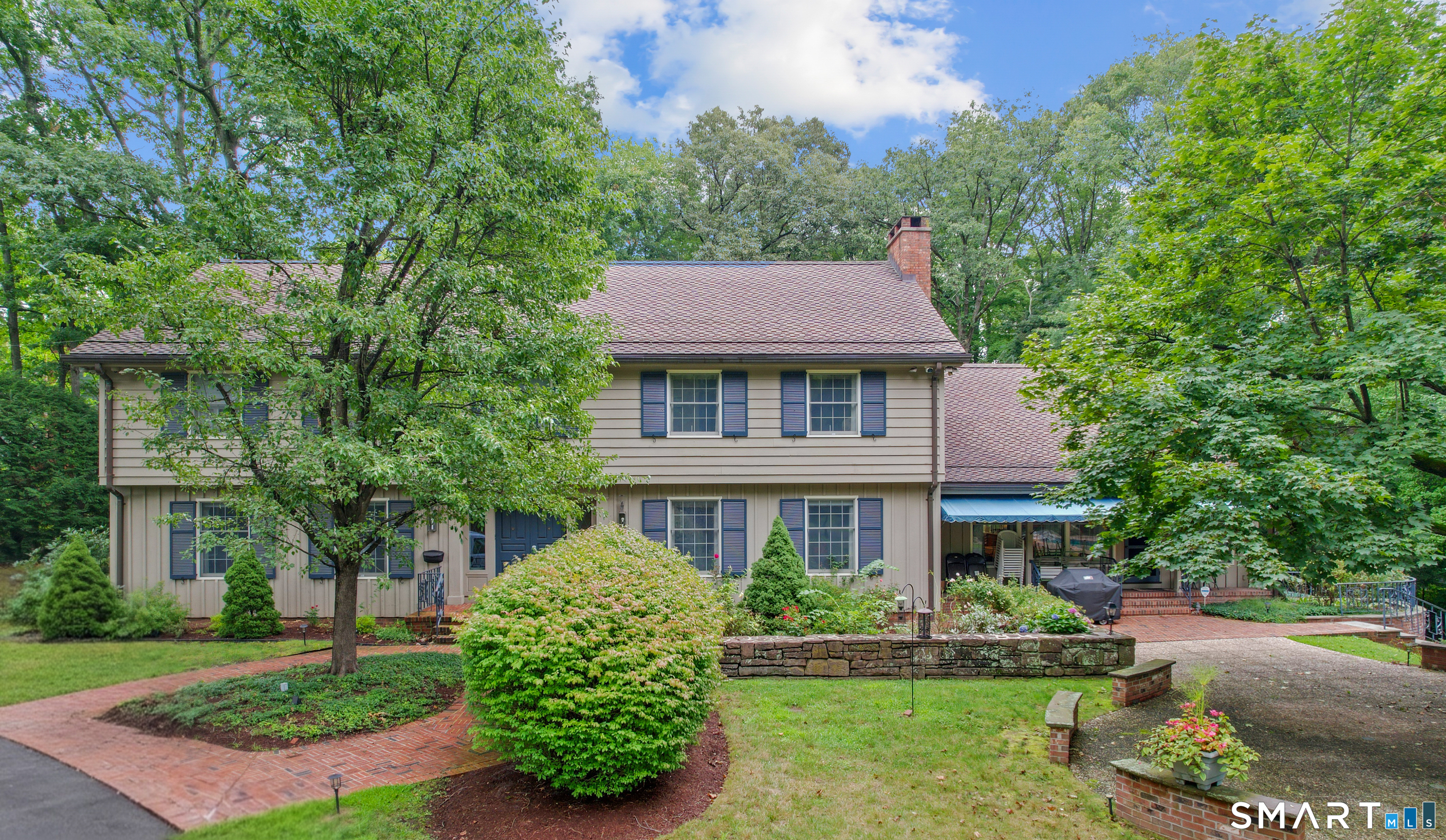 132 Roslyn Drive Property Photo 1