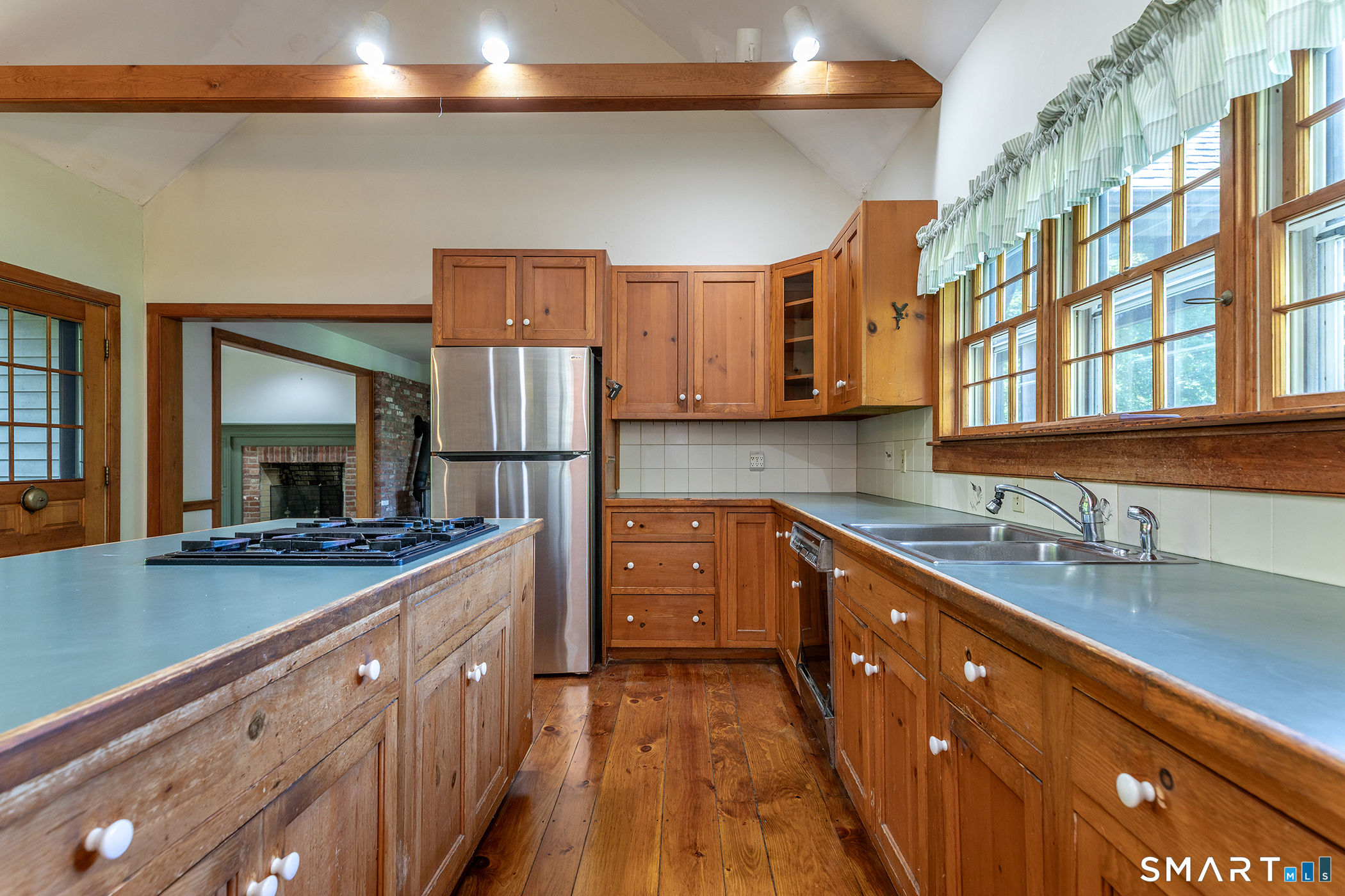 3 Pine Street Property Photo 6