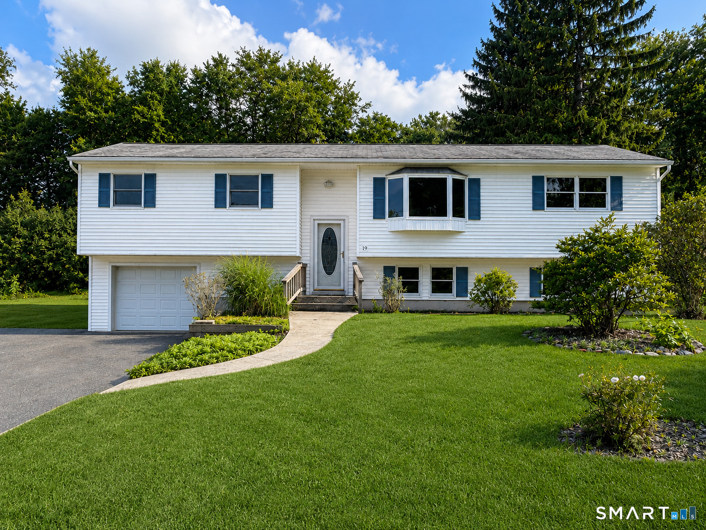 19 Hillside Circle Property Photo 1