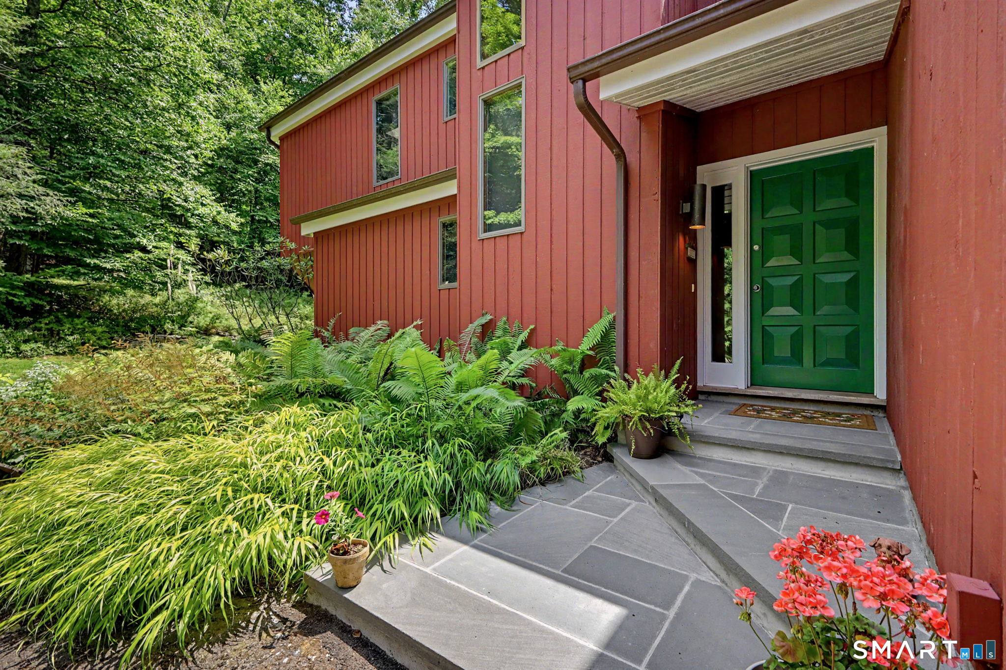 6 Fox Run Property Photo 1