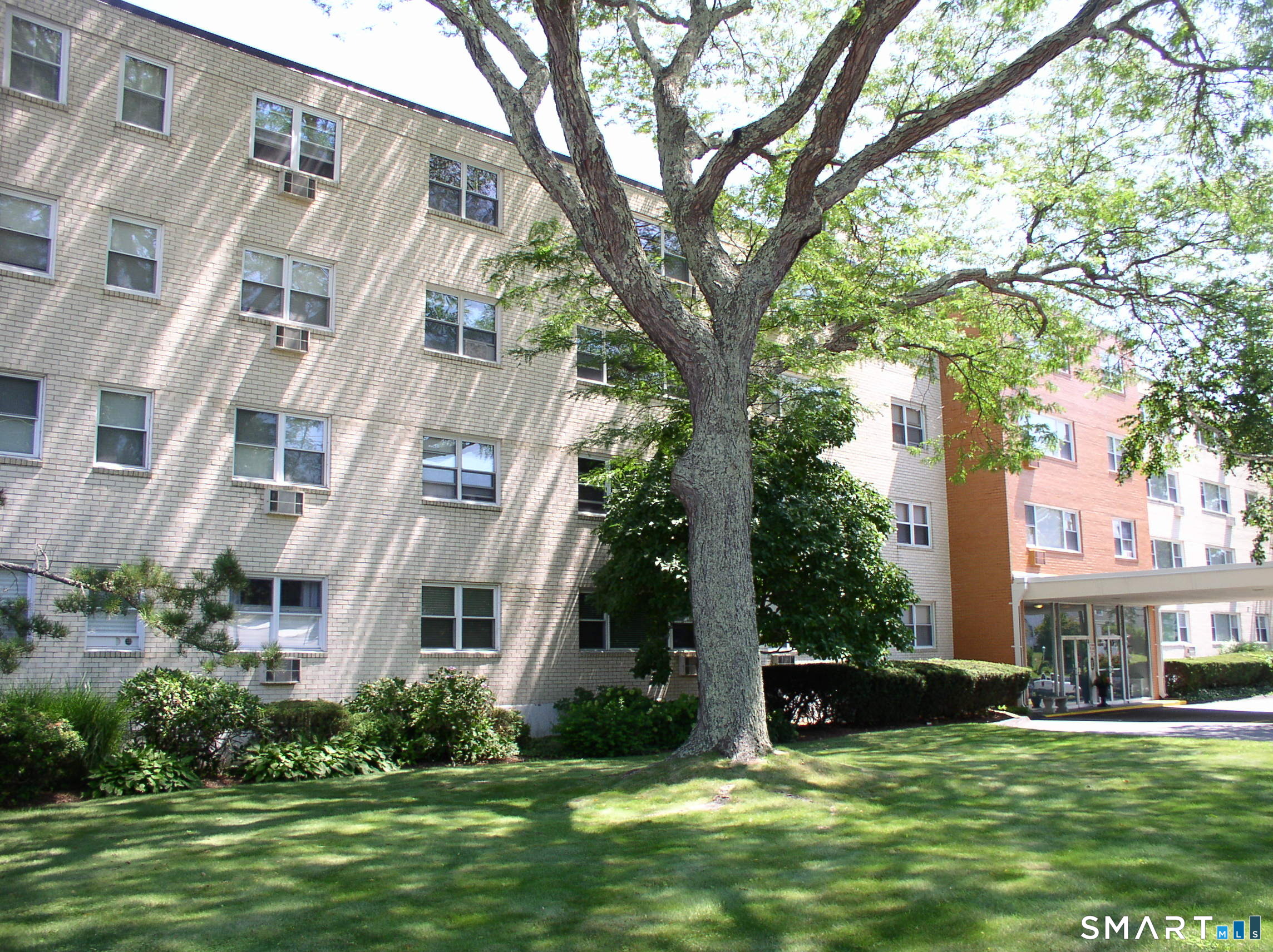 292 Pequot 4e Avenue Property Photo 1