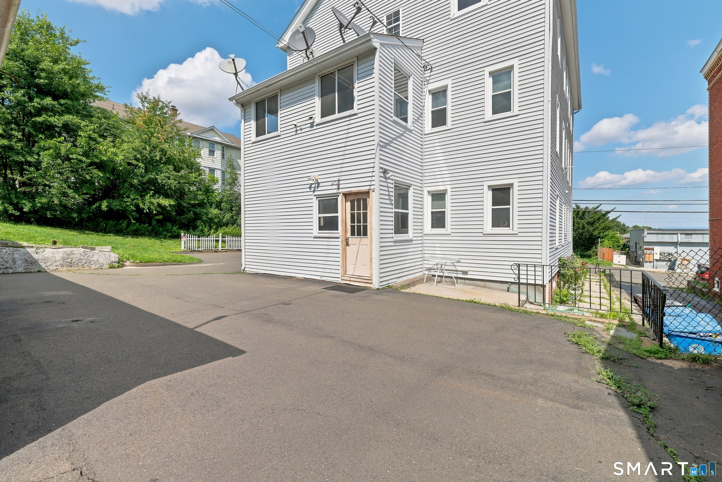 126 Booth 3 Street Property Photo 3