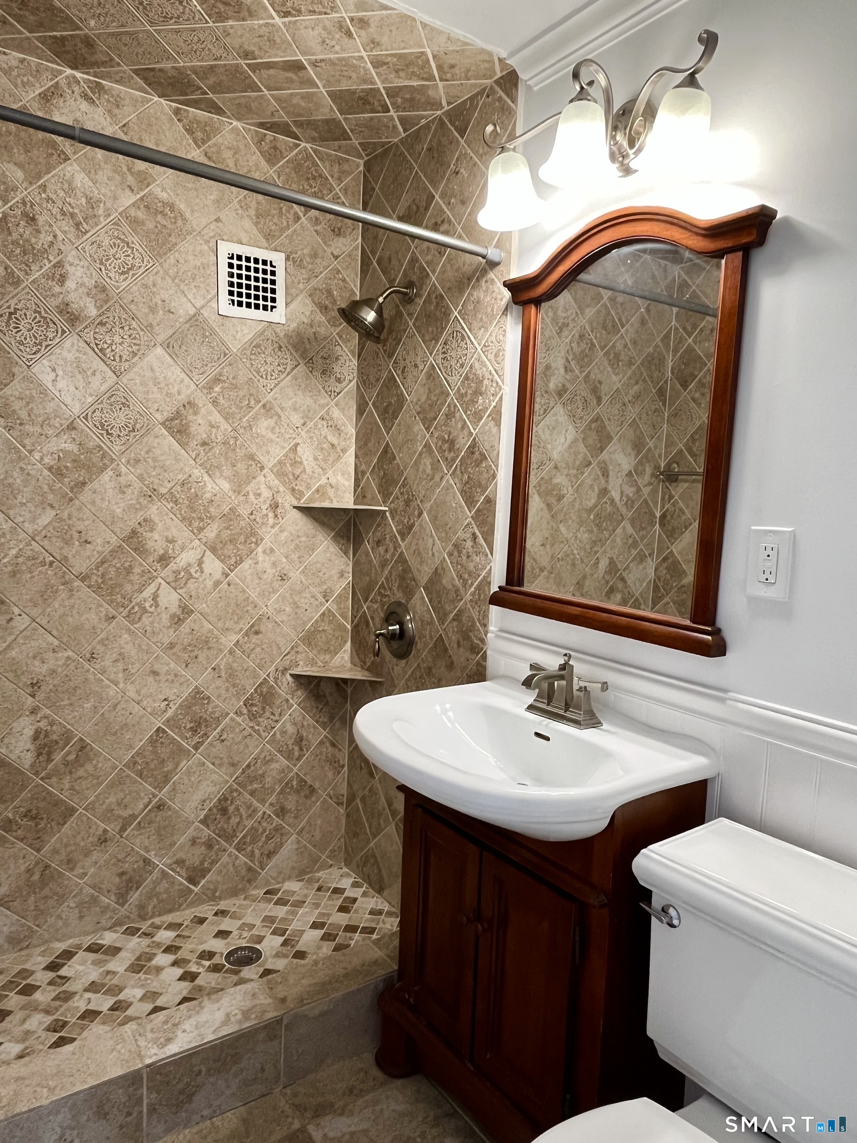 71 Strawberry Hill 217 Avenue Property Photo 9