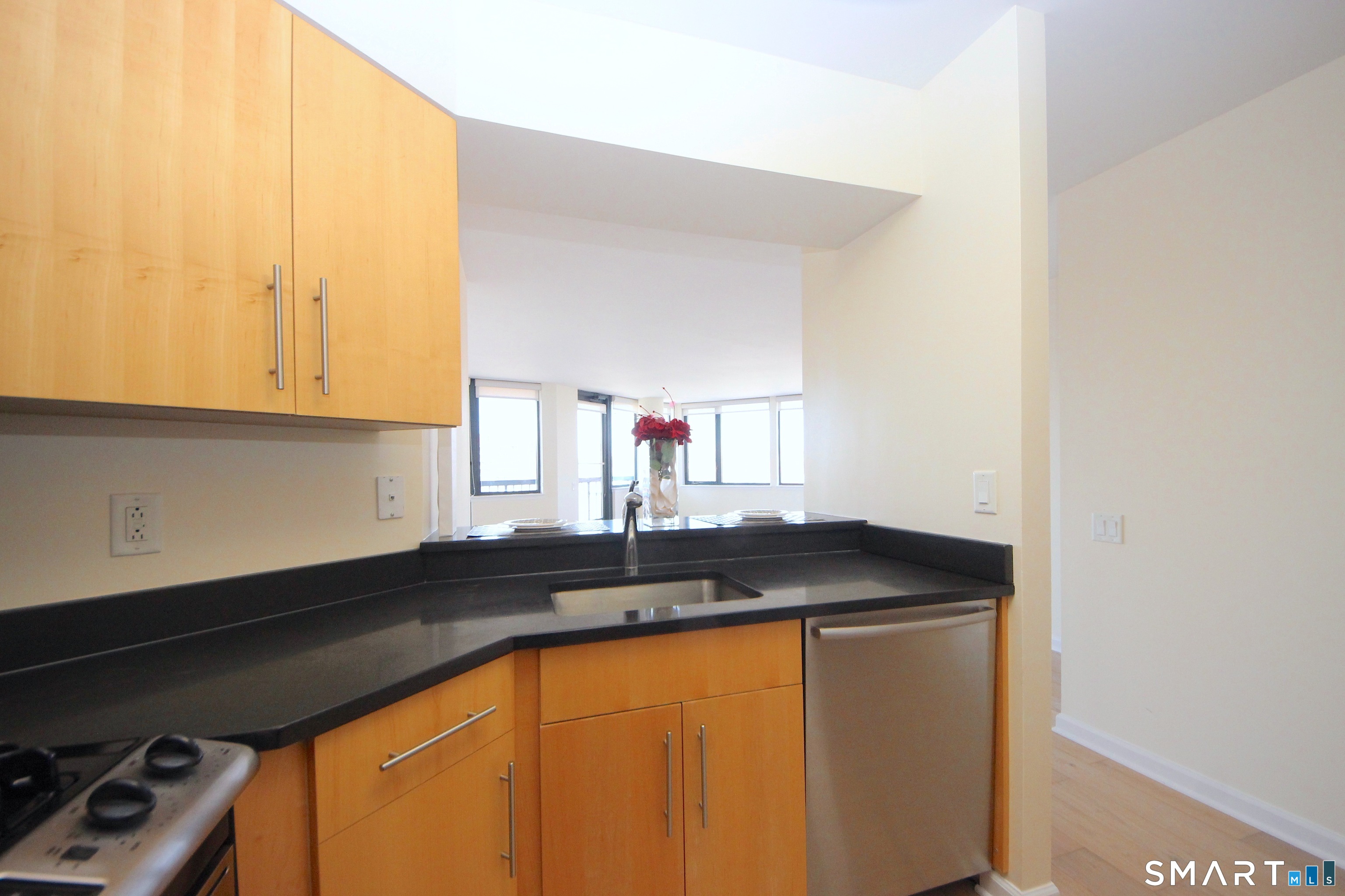 25 Forest 6h Street Property Photo 10