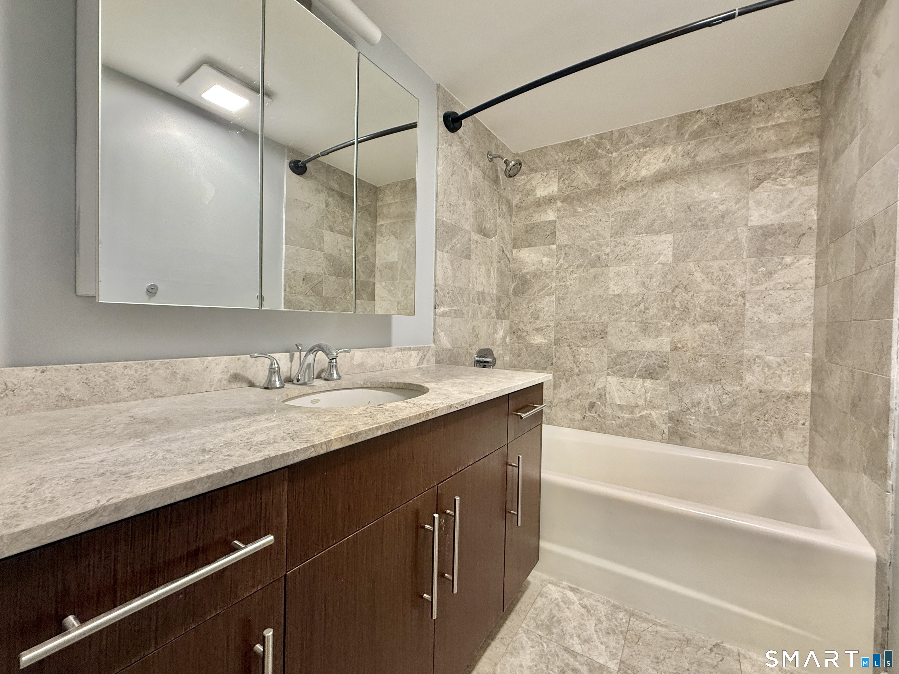 25 Forest 6h Street Property Photo 12