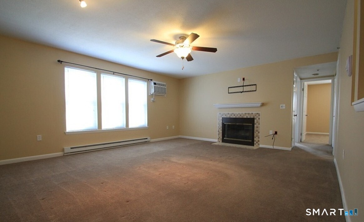 82 Longview 44 Street Property Photo 2