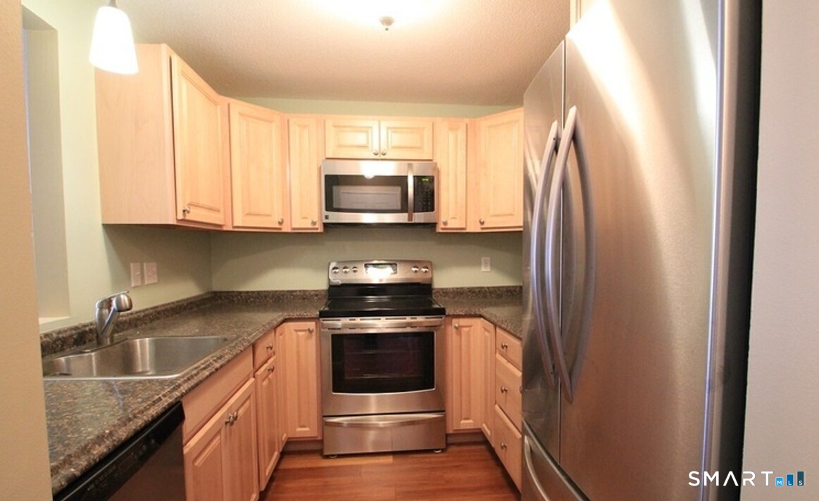 82 Longview 44 Street Property Photo 4