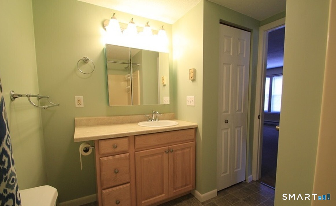 82 Longview 44 Street Property Photo 5
