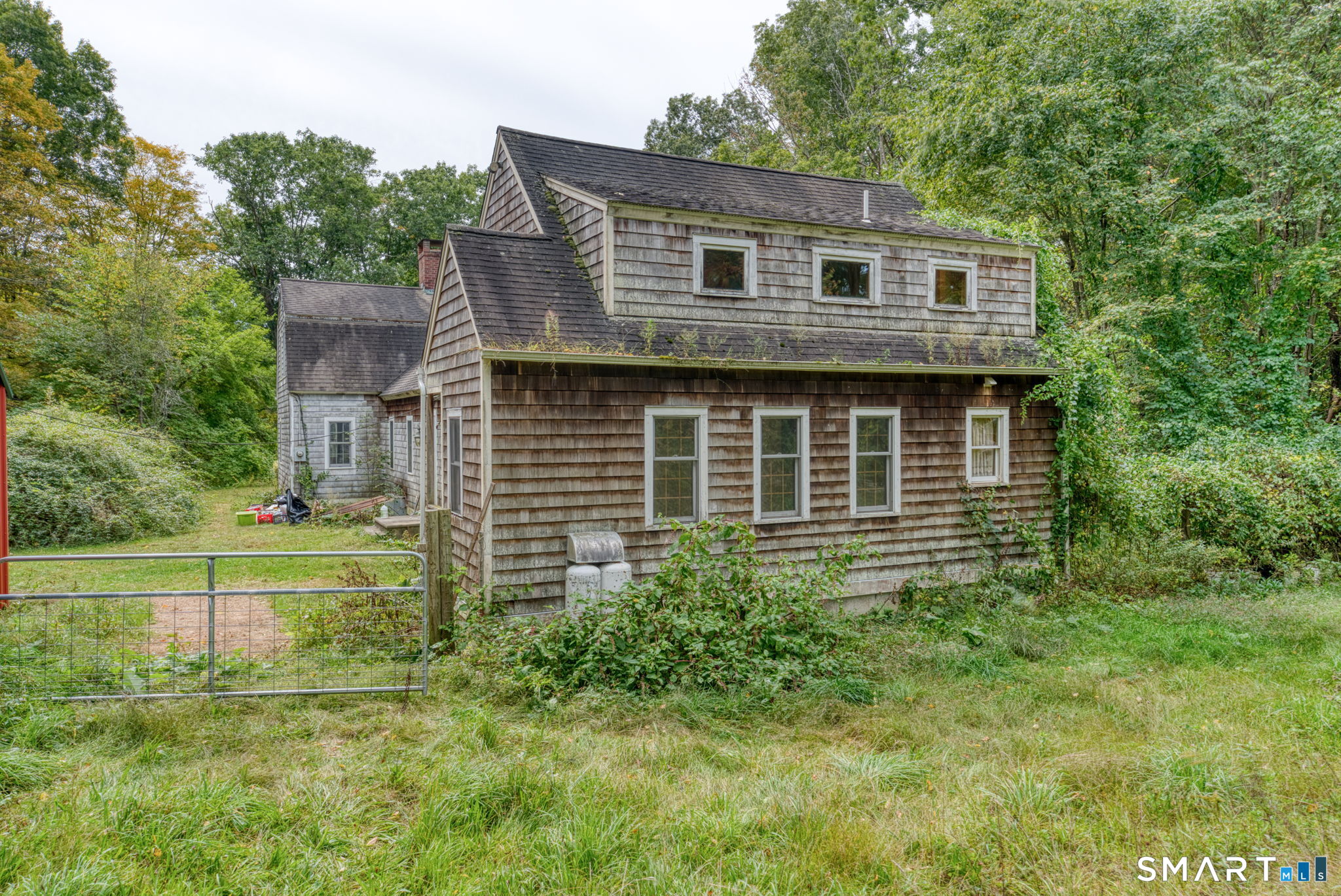 111 Ashford Center Road Property Photo 4