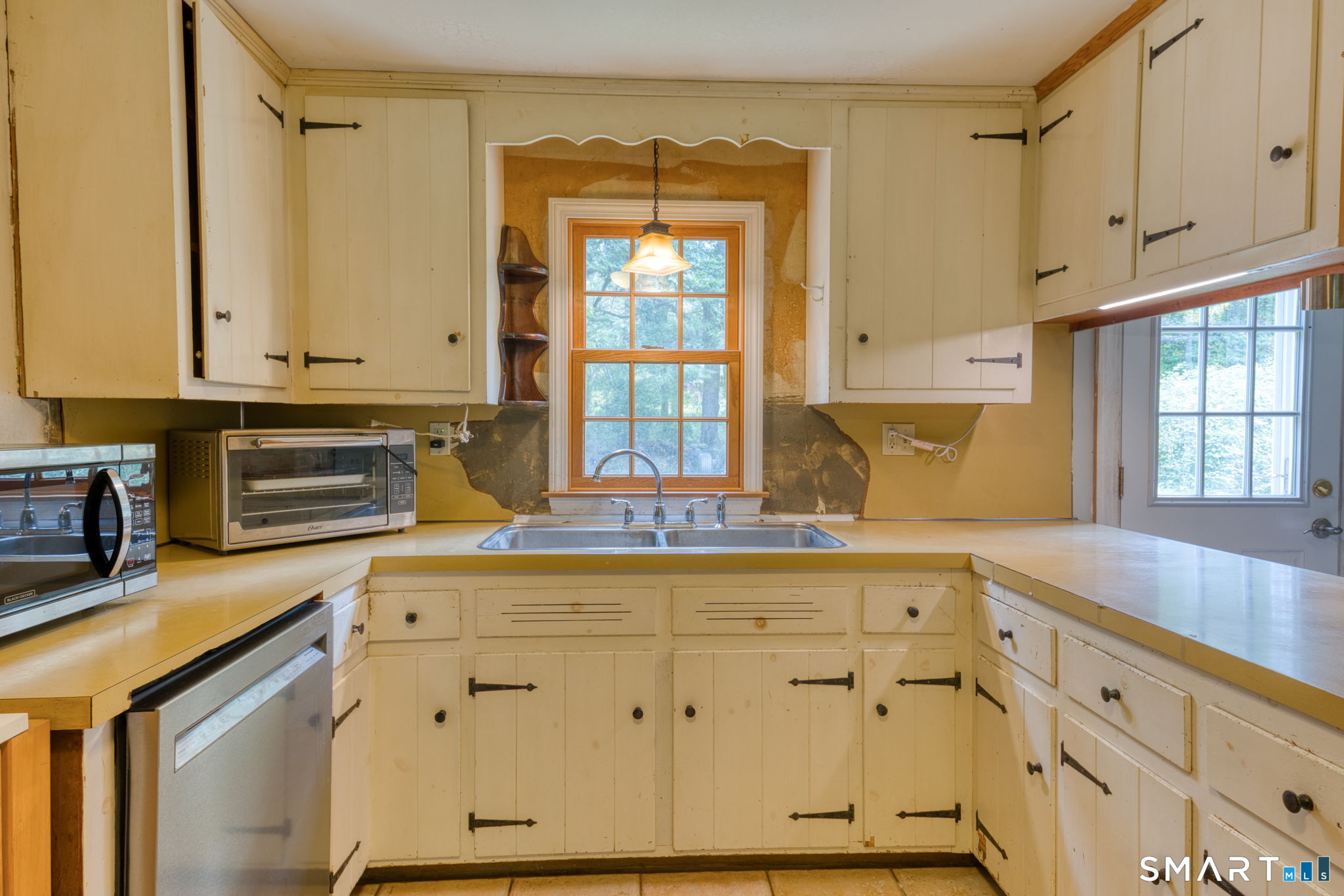 111 Ashford Center Road Property Photo 15