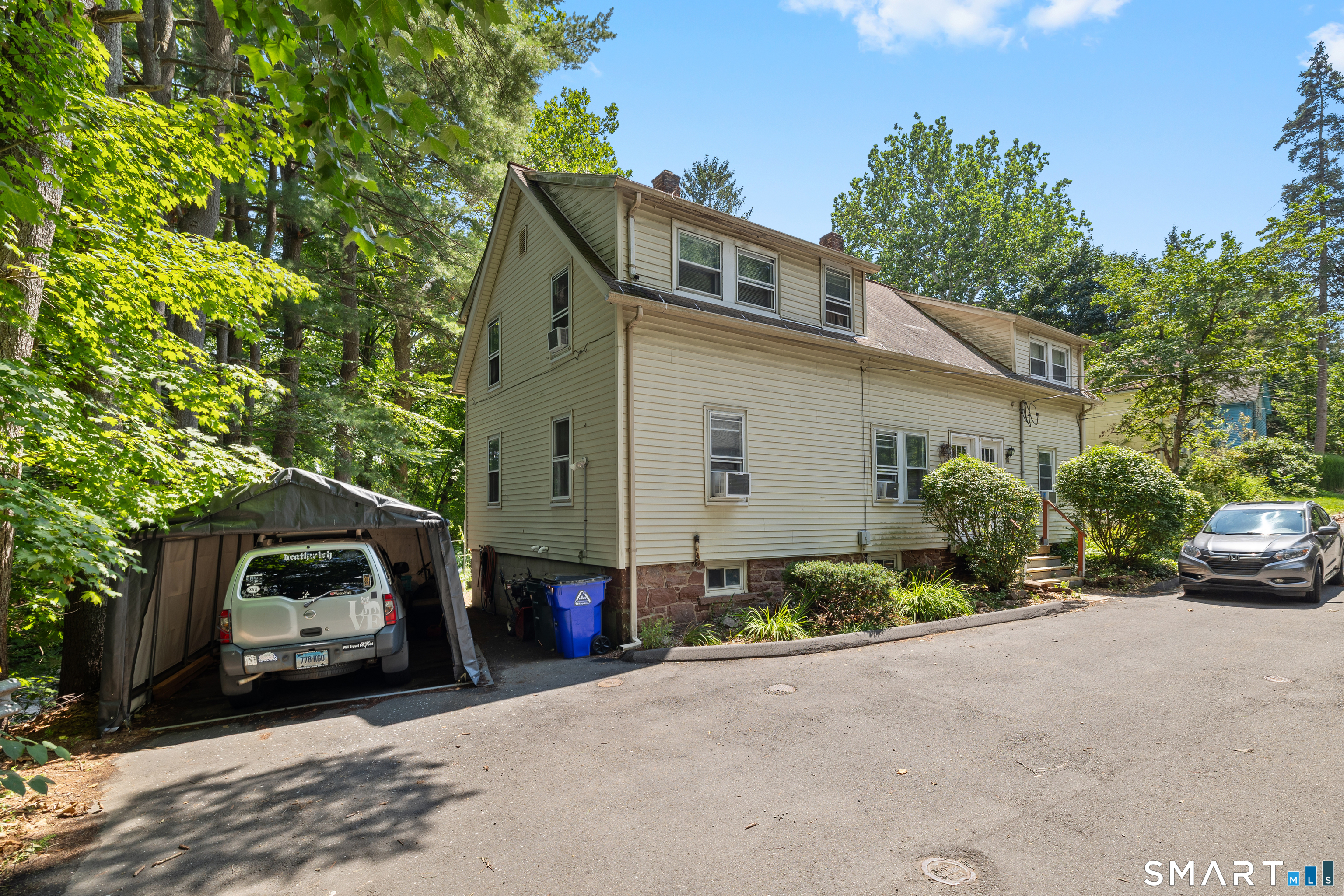 22-24 Woodland Street Property Photo 4