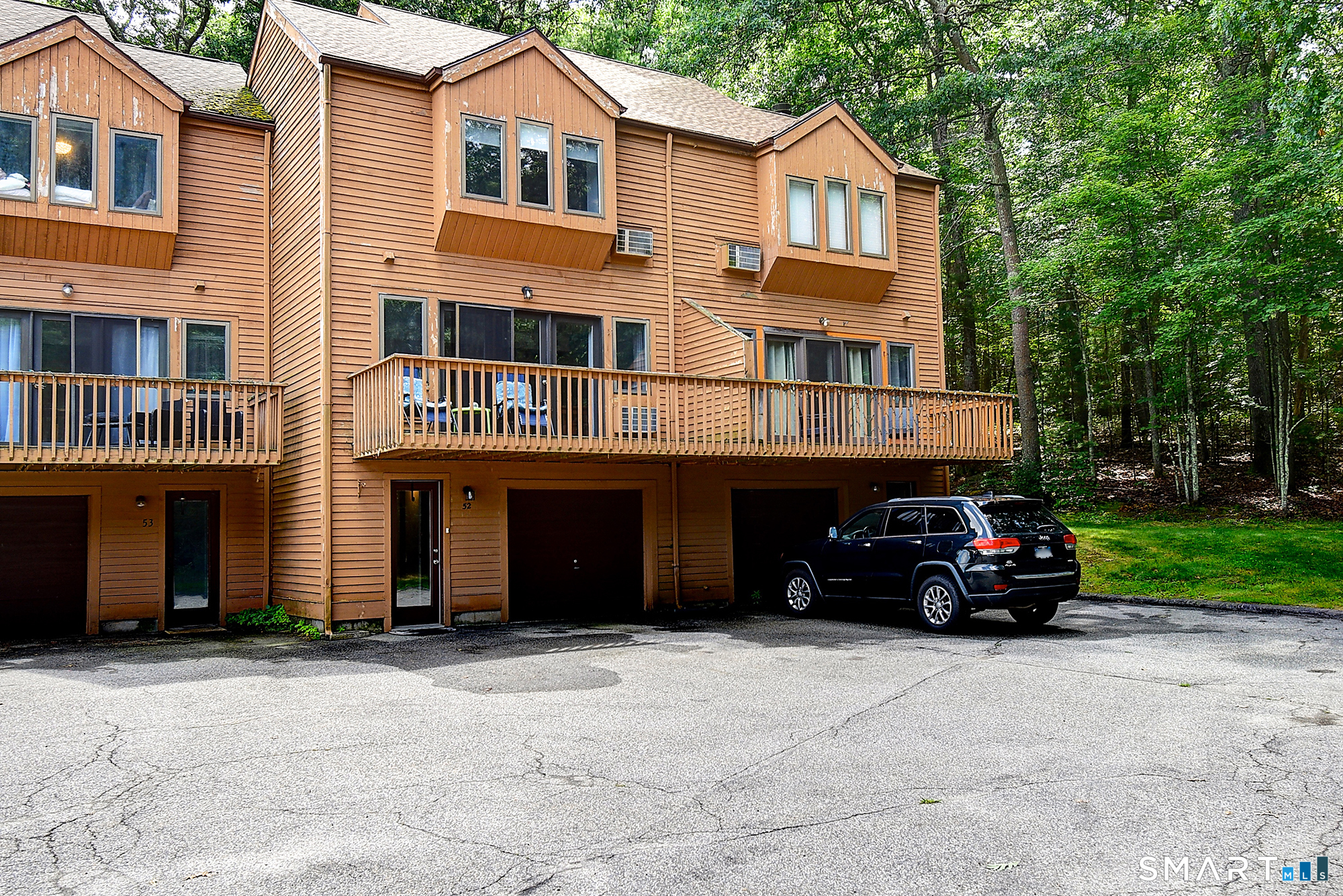 44 Tolland 52 Avenue Property Photo 1