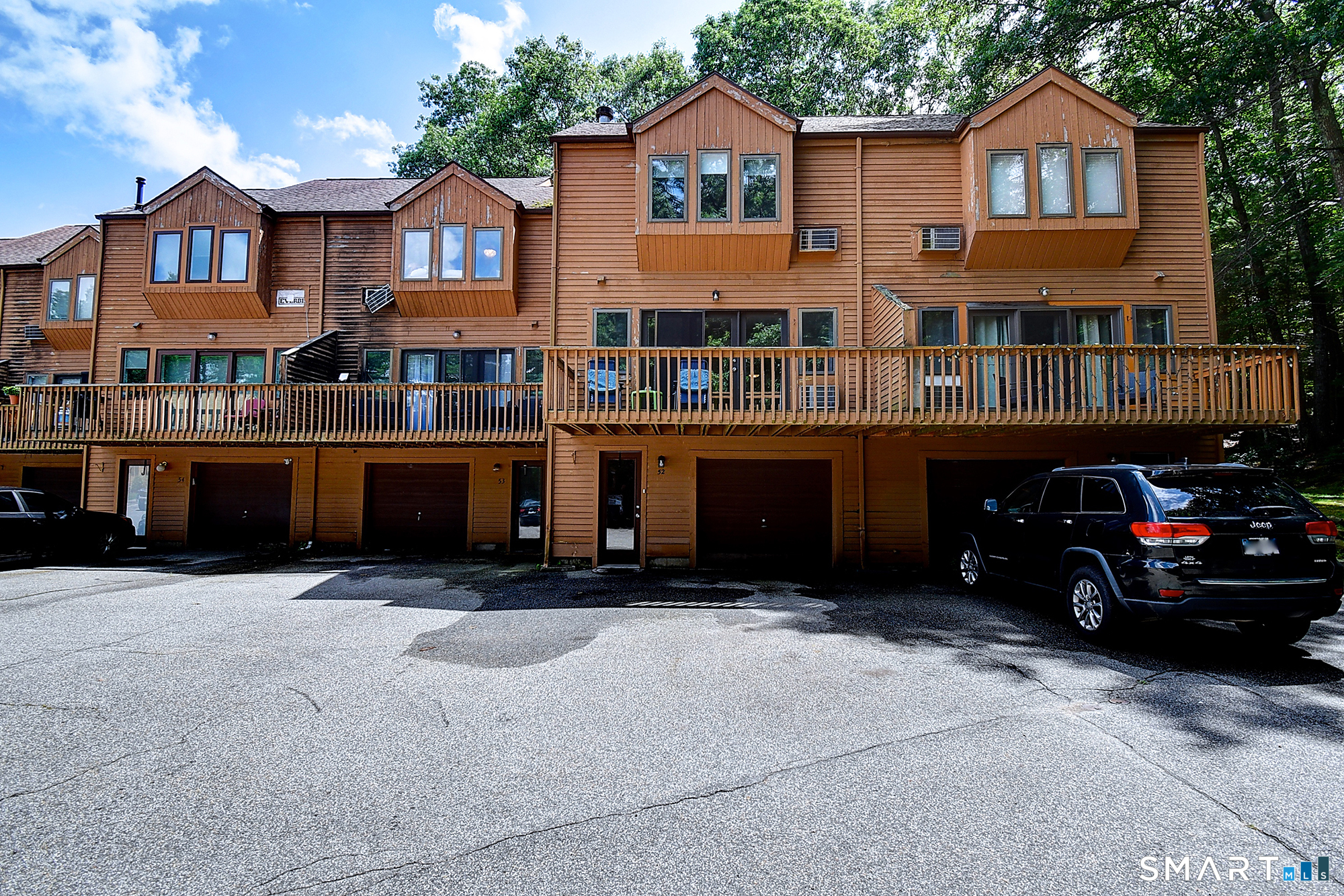 44 Tolland 52 Avenue Property Photo 2