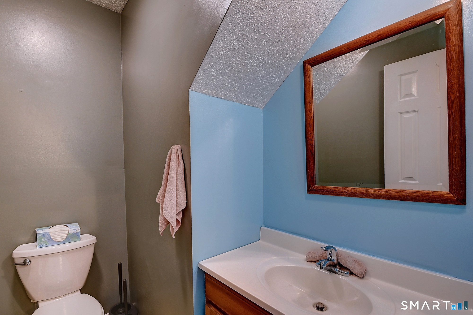 44 Tolland 52 Avenue Property Photo 6