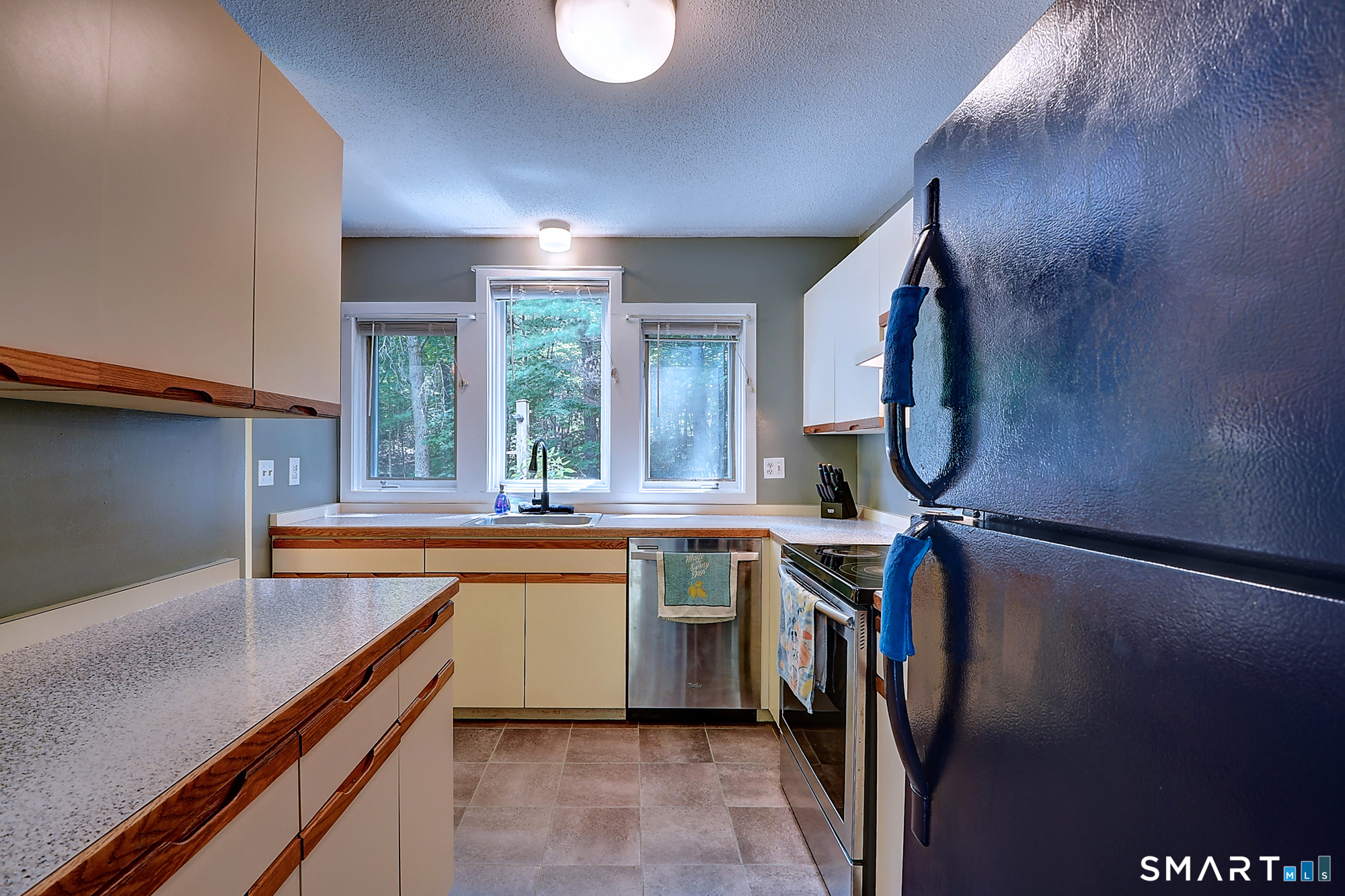 44 Tolland 52 Avenue Property Photo 12