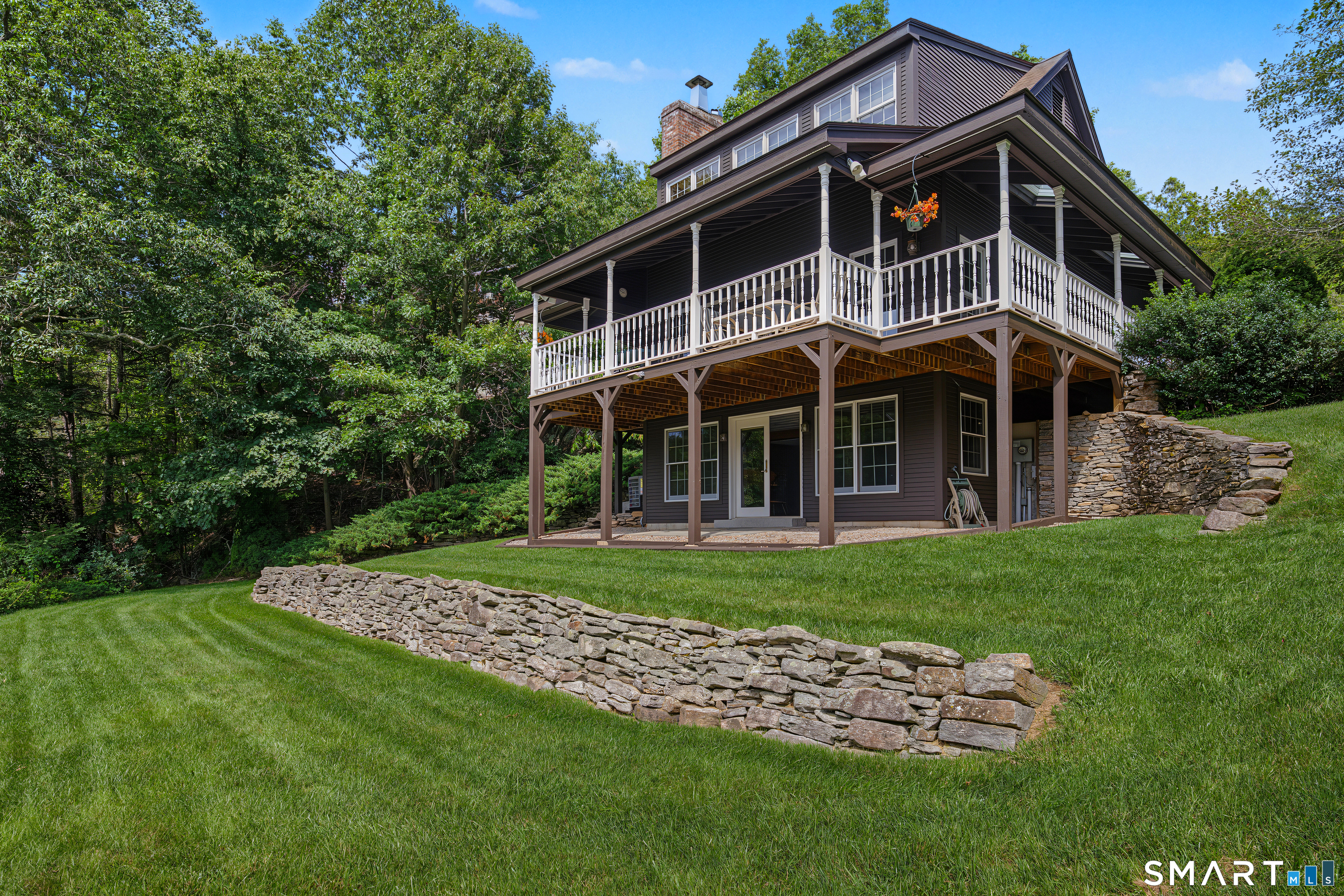 136 Quonnipaug Lane Property Photo 4