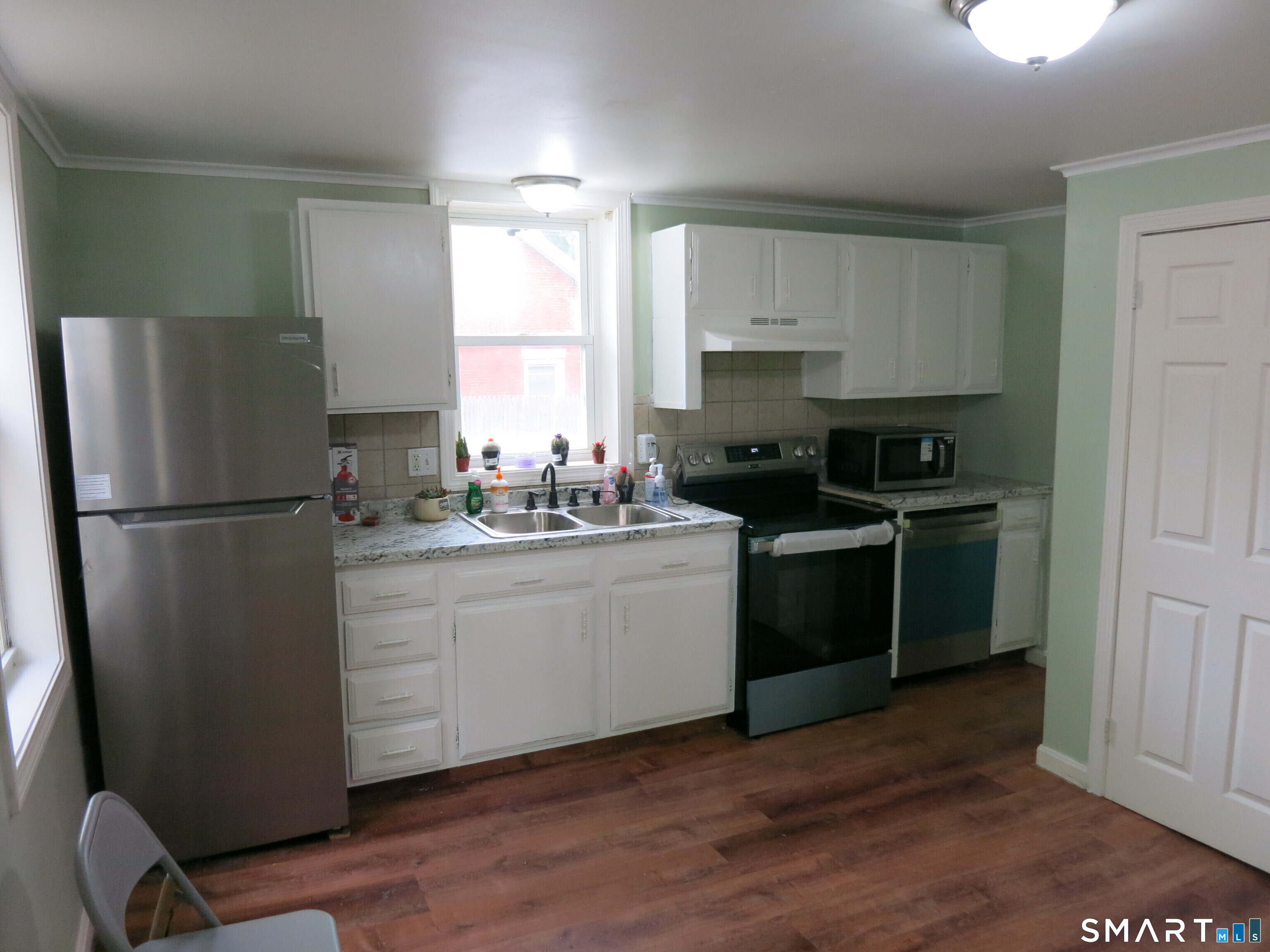 983 Riverside Drive Property Photo 3