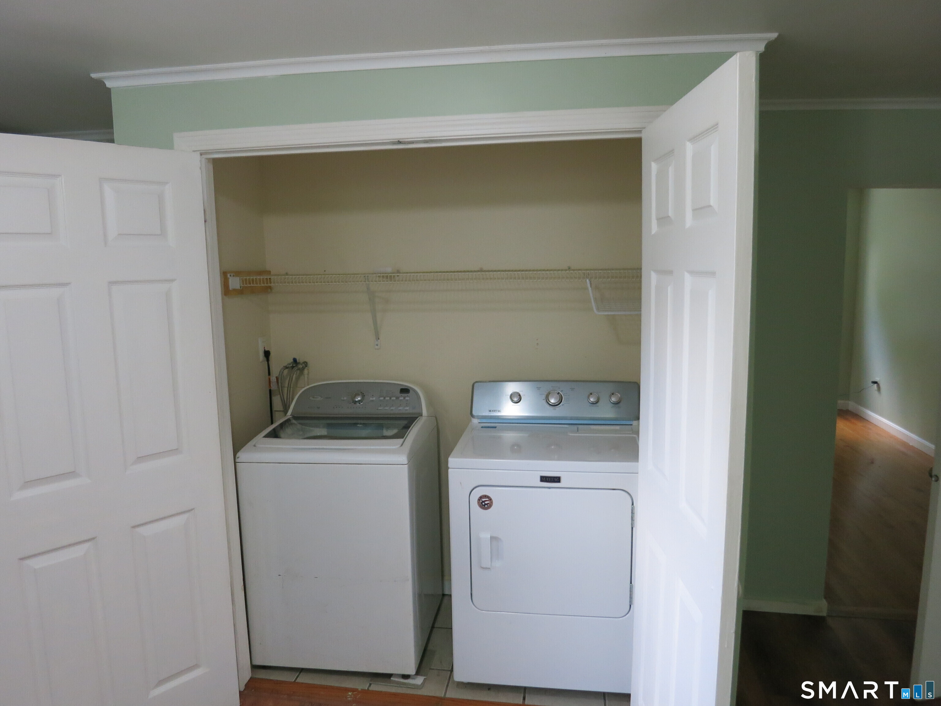 983 Riverside Drive Property Photo 4