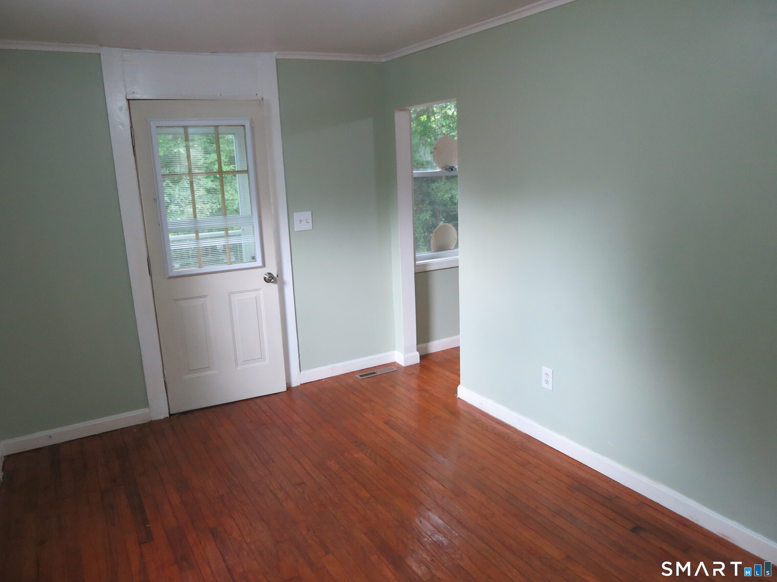 983 Riverside Drive Property Photo 5