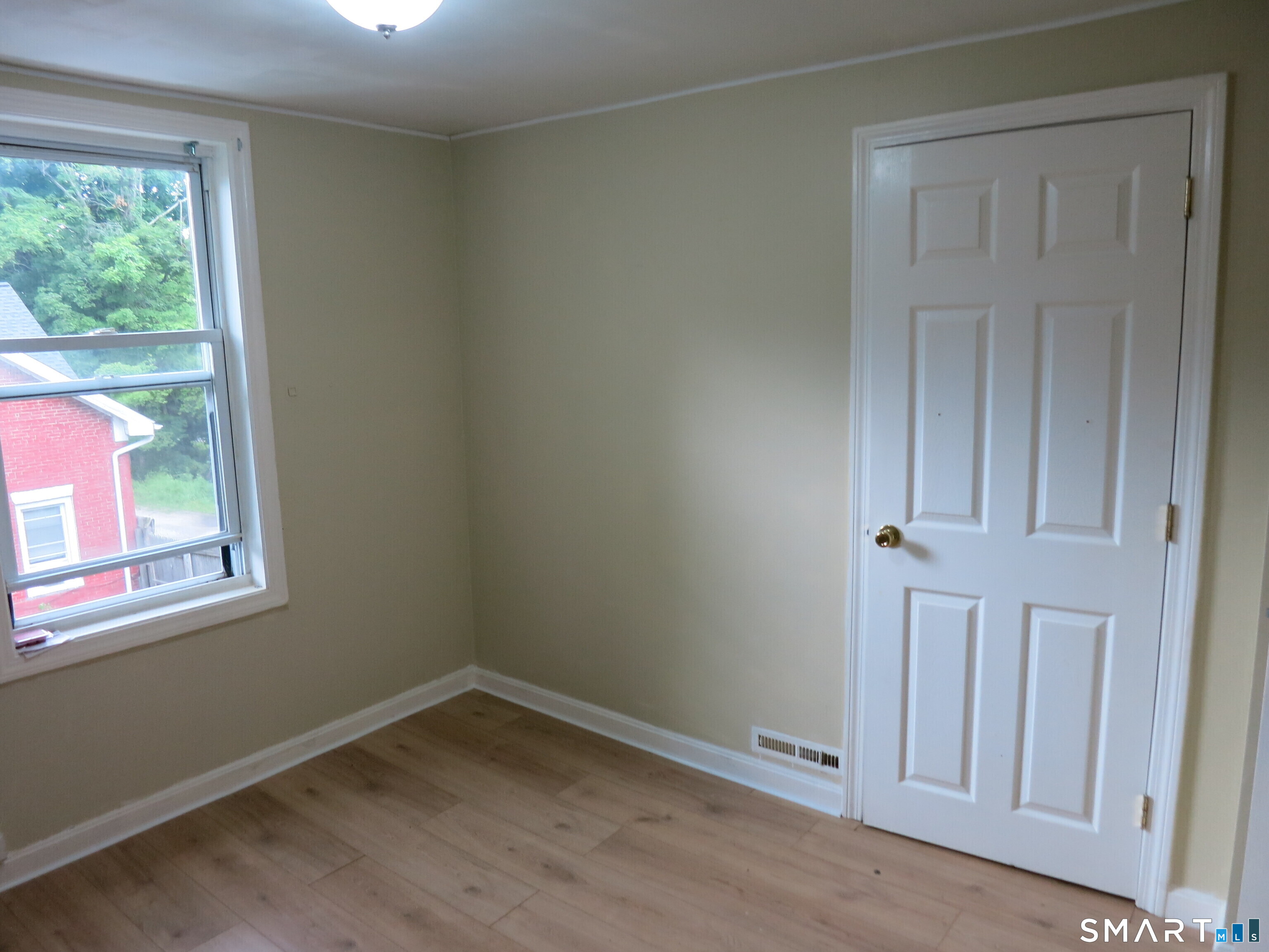 983 Riverside Drive Property Photo 11