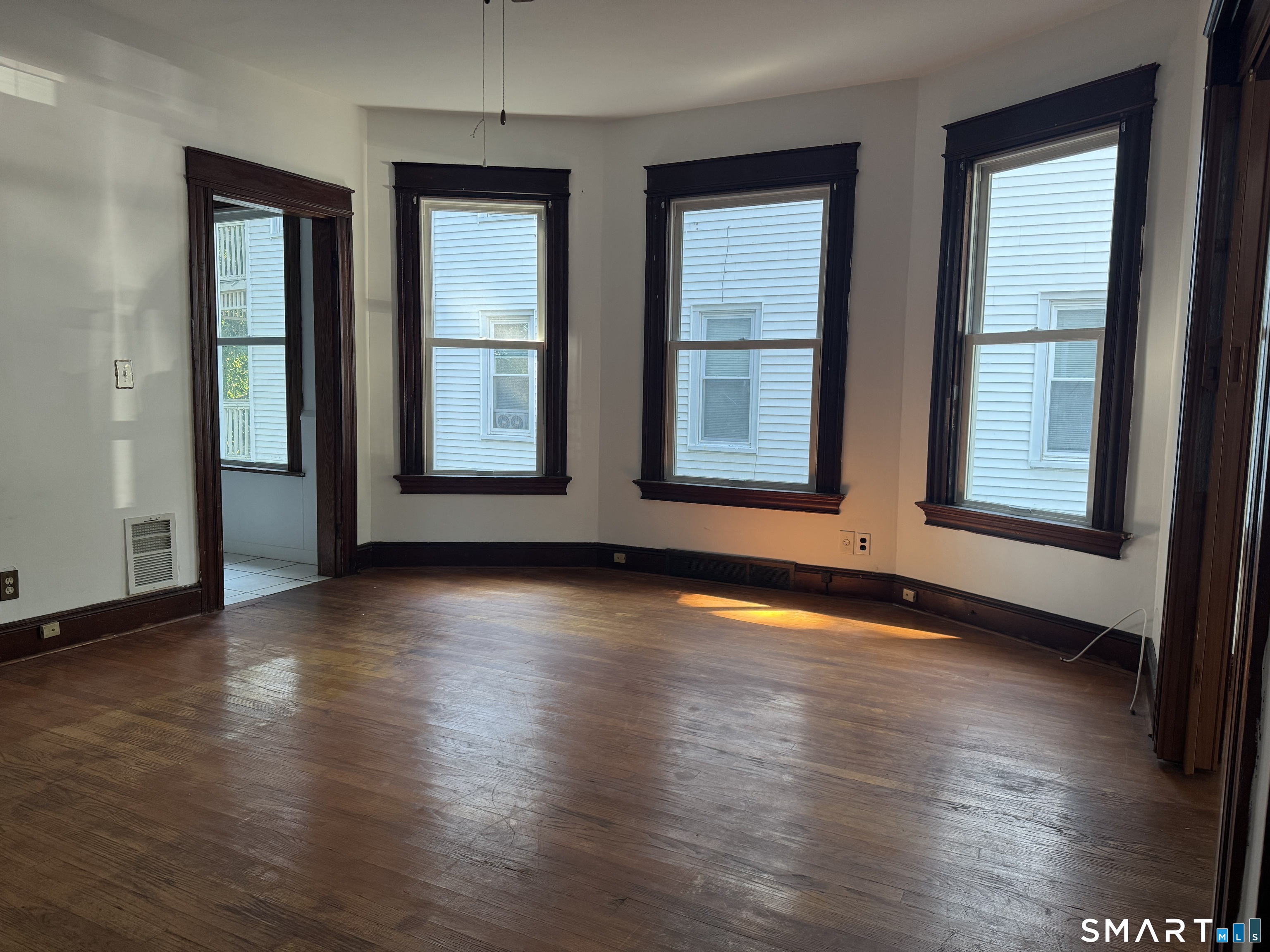 251 Olivia 1st Floor Street Property Photo 3