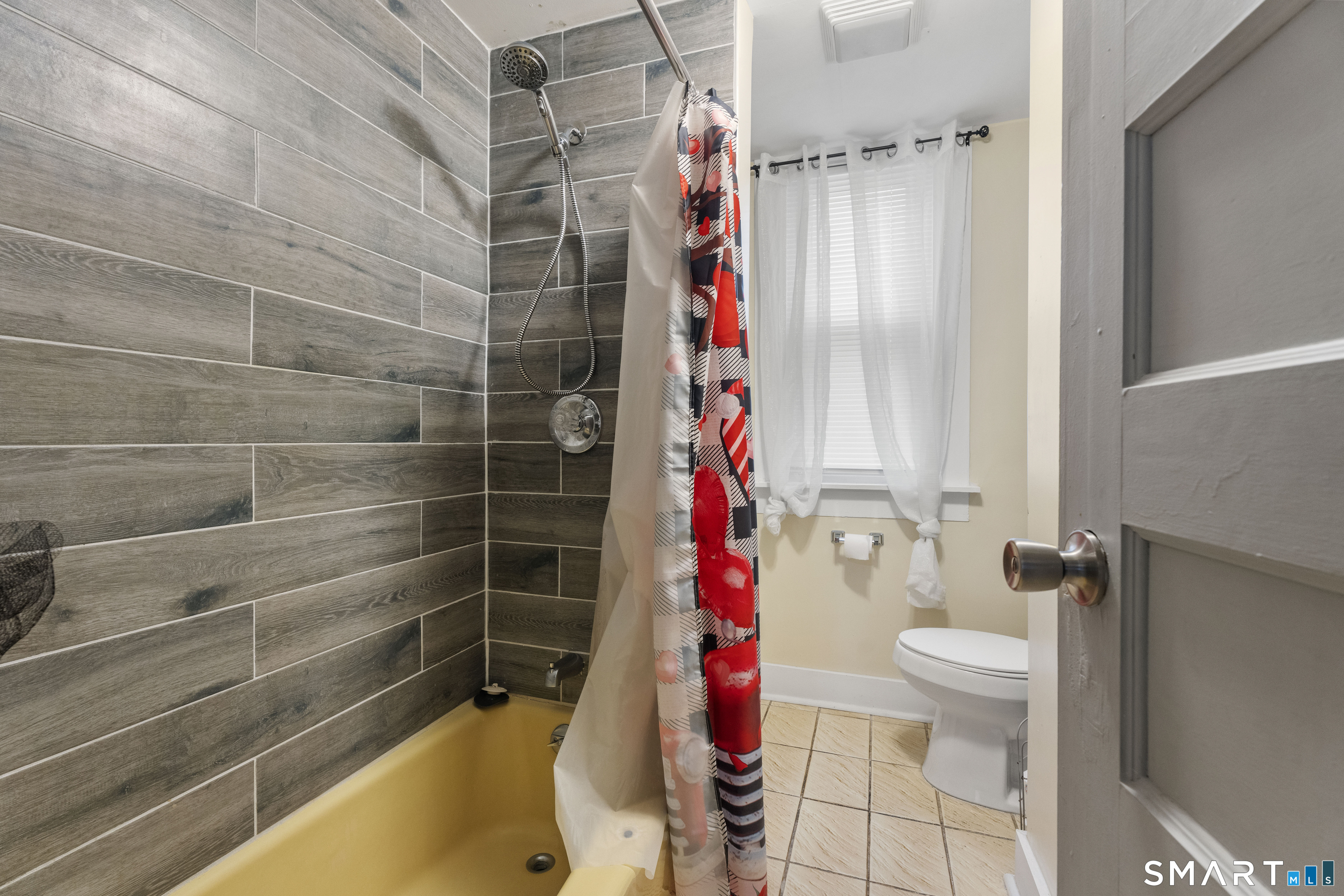 208 Clinton Avenue Property Photo 23