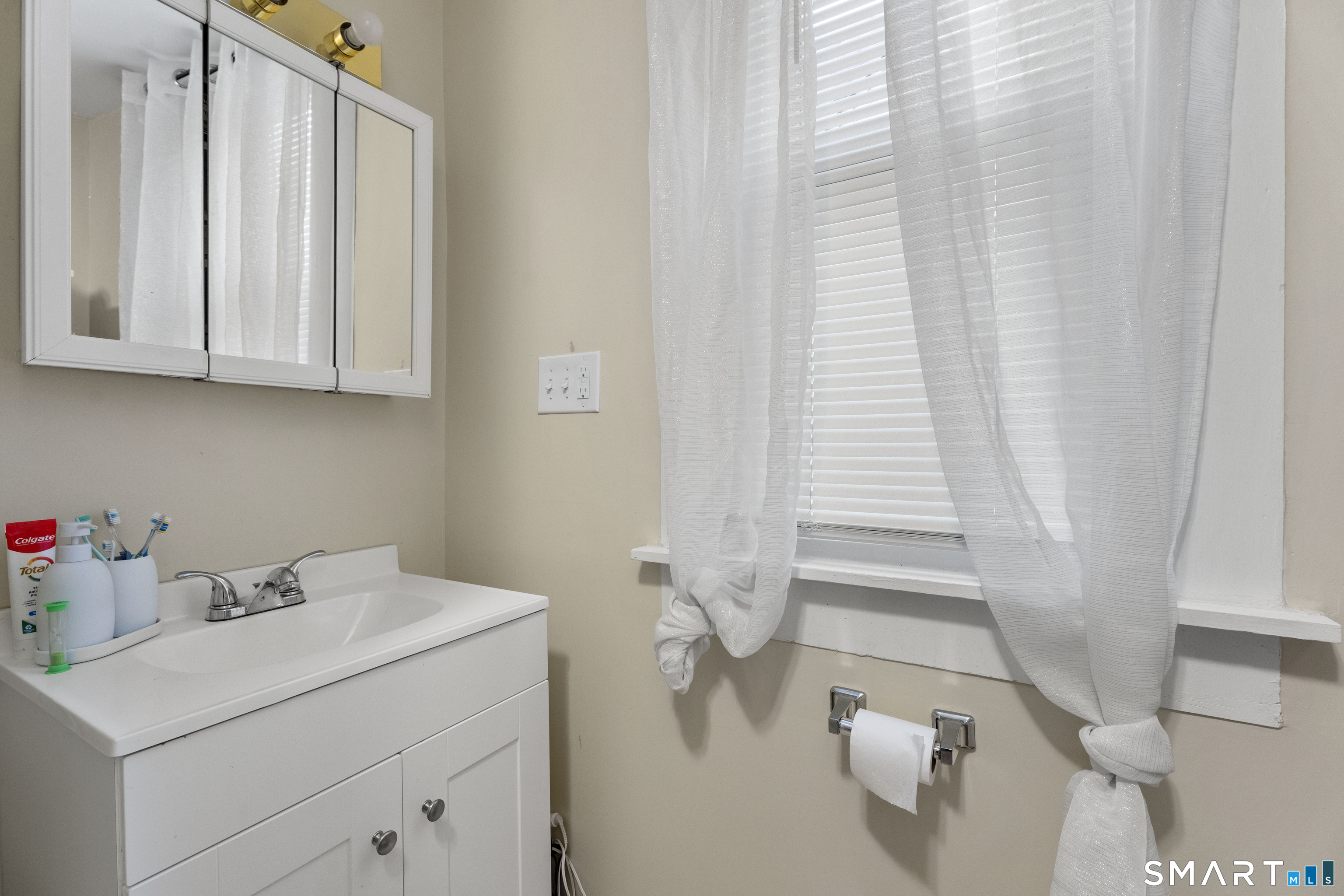 208 Clinton Avenue Property Photo 24