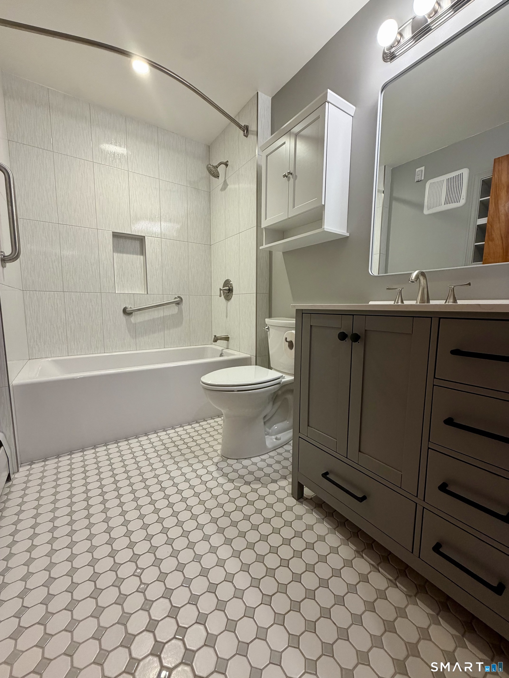 110 Collett Street Property Photo 12