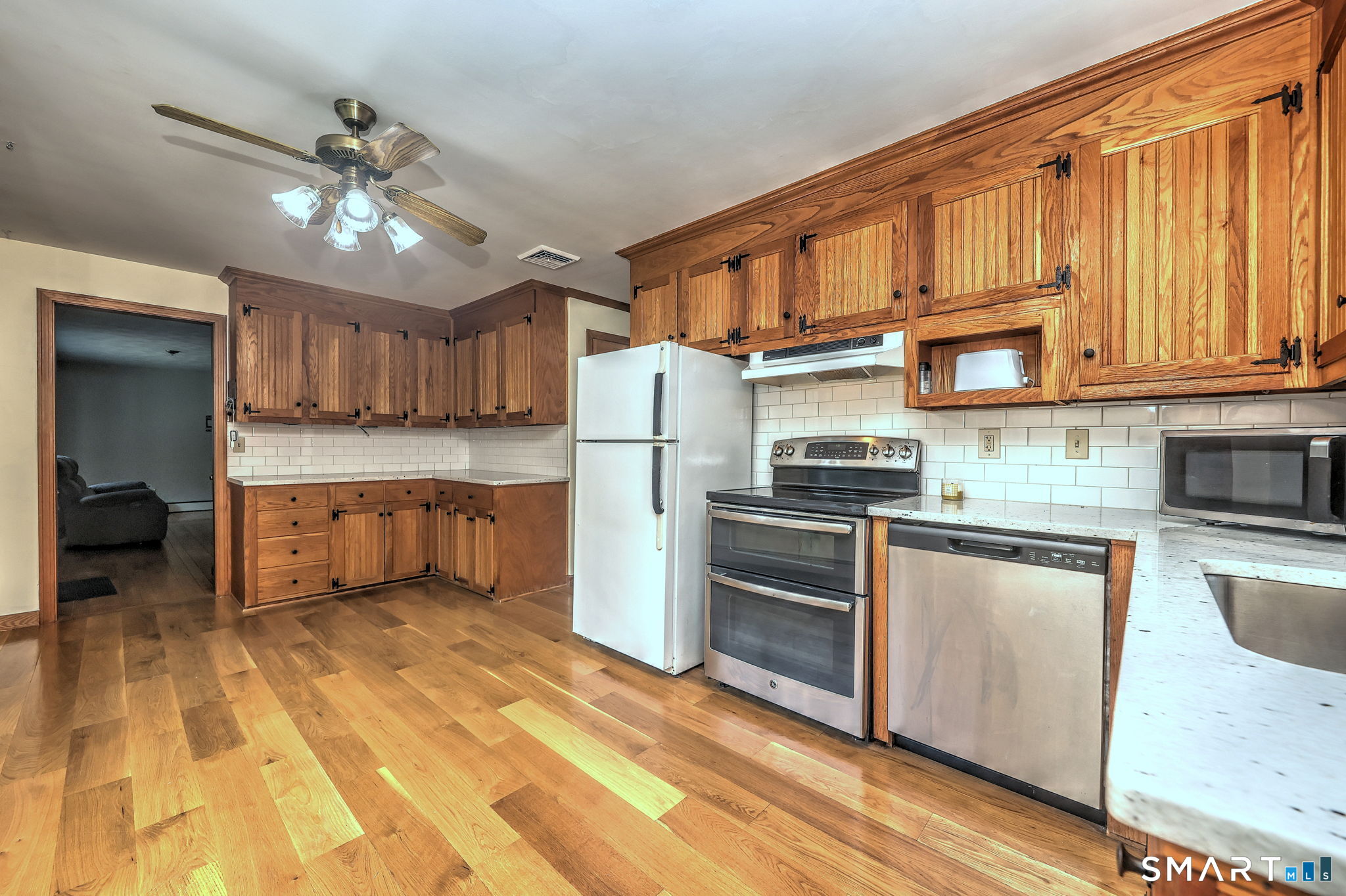 86 Spencer Hill Property Photo 4