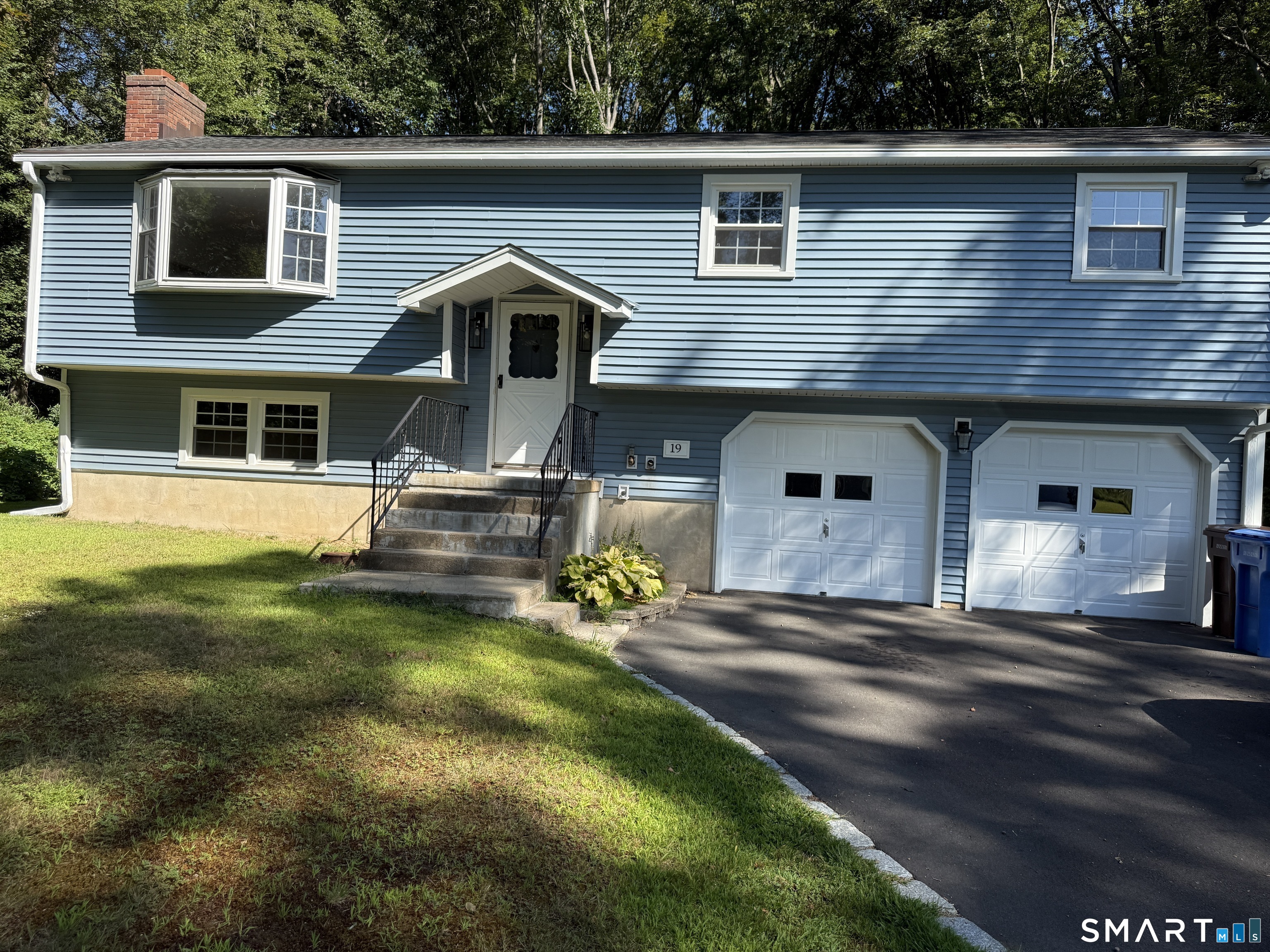19 Greenwood Lane Property Photo 1