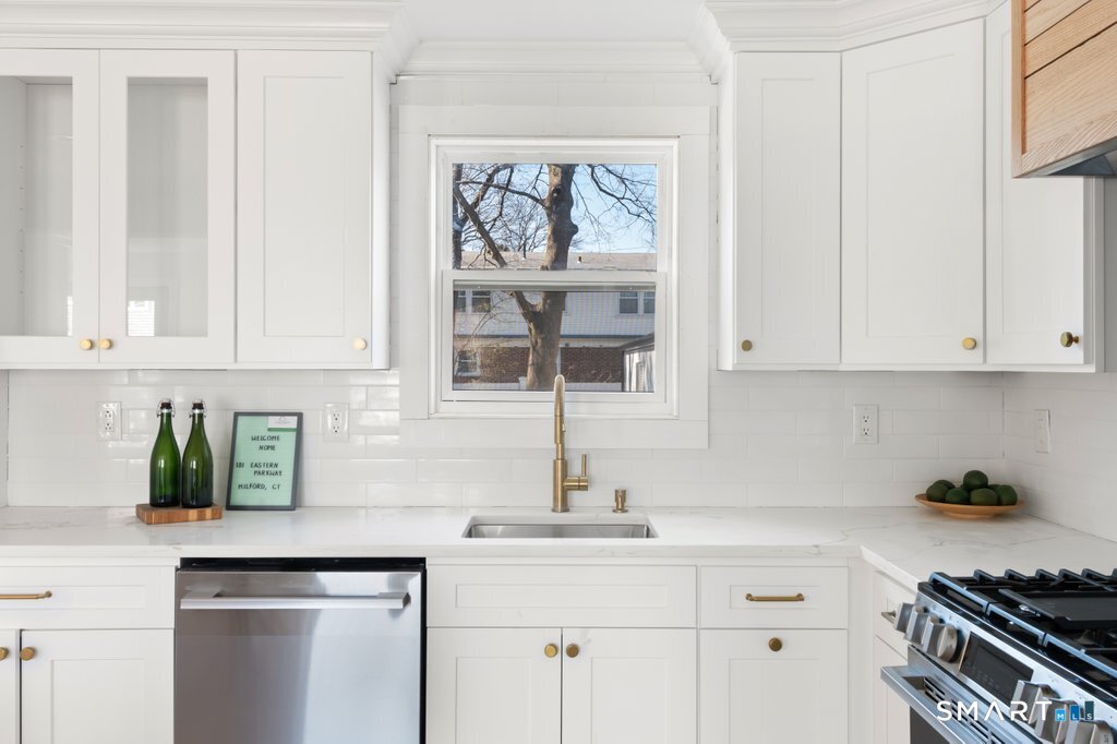 181 Eastern Parkway Property Photo 1