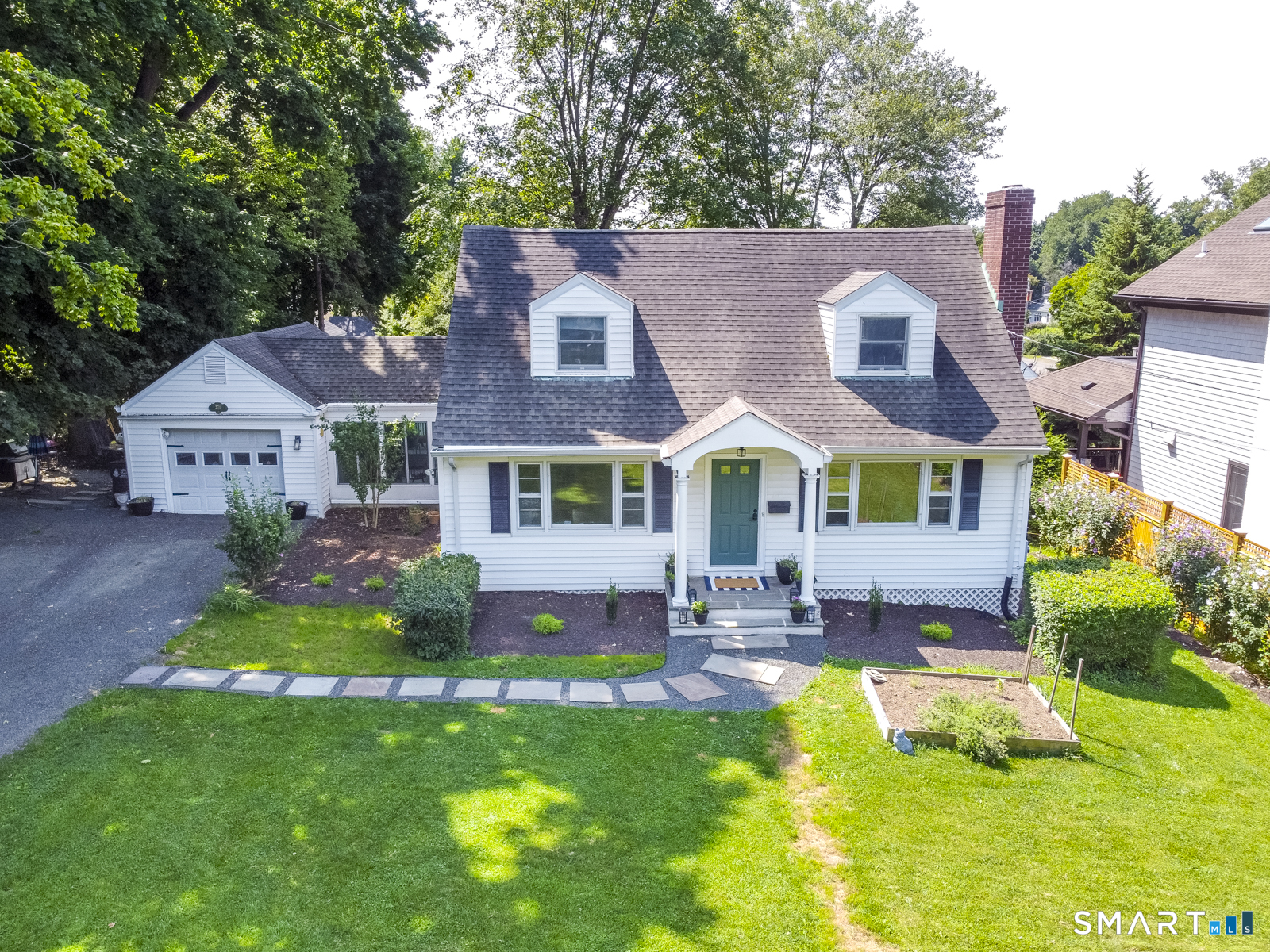 271 Soundview Avenue Property Photo 1