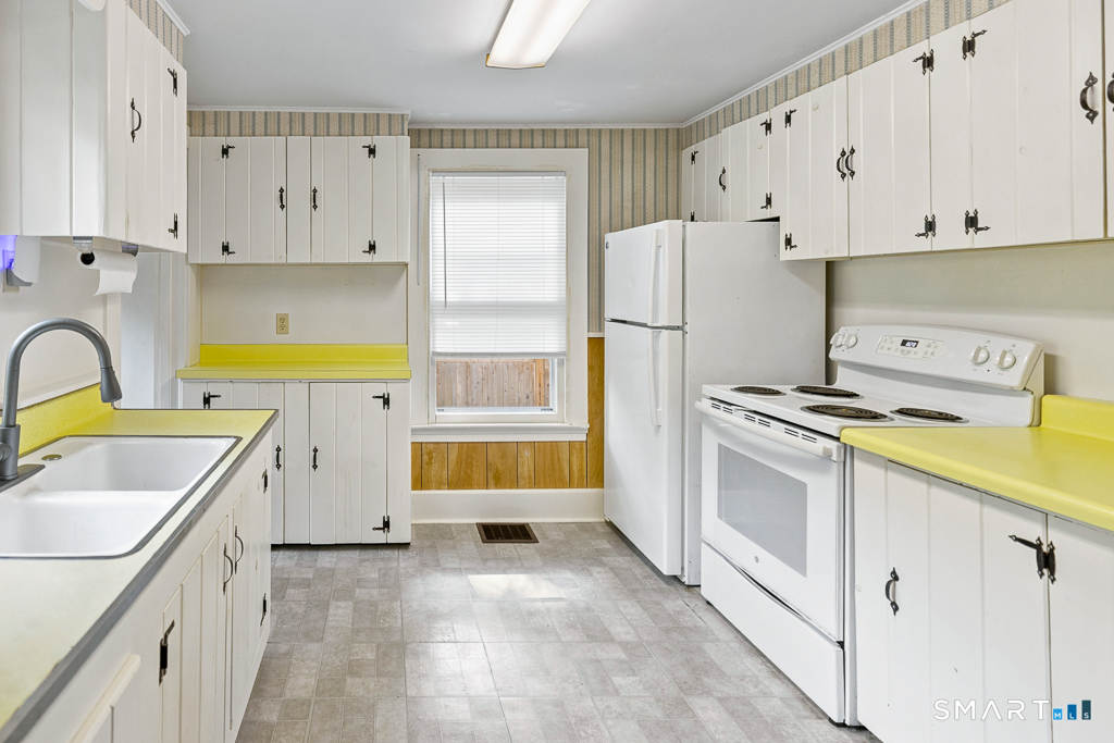 49 Essex Street Property Photo 4