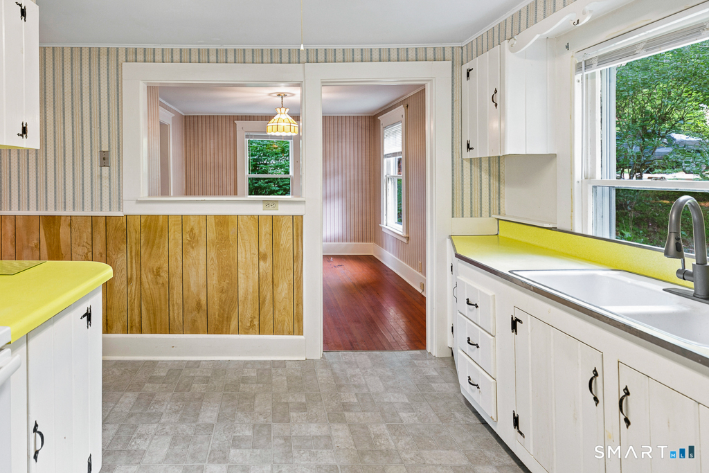 49 Essex Street Property Photo 5