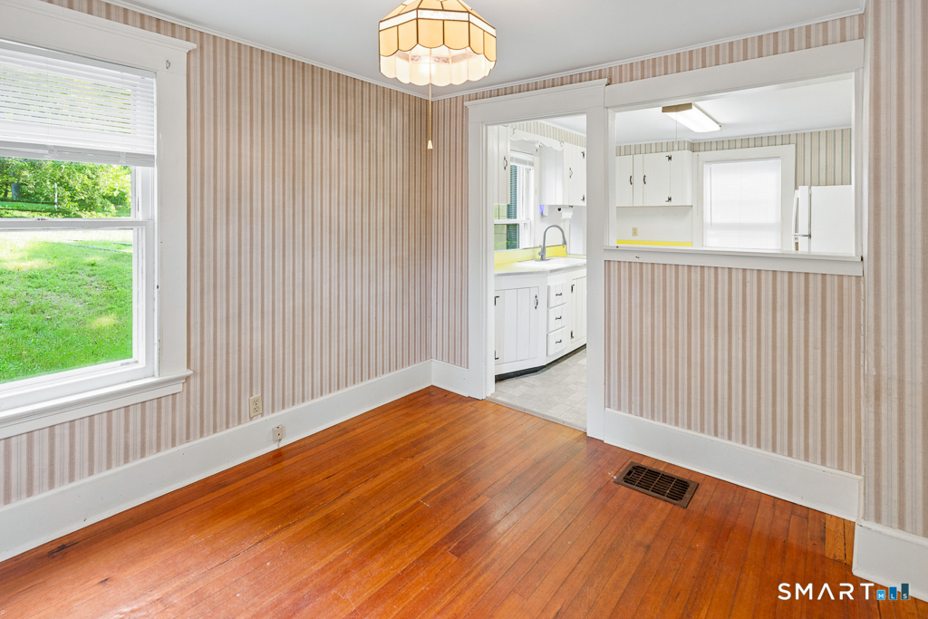49 Essex Street Property Photo 7