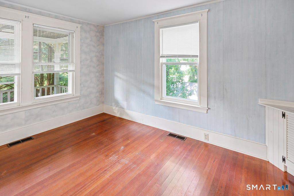49 Essex Street Property Photo 9