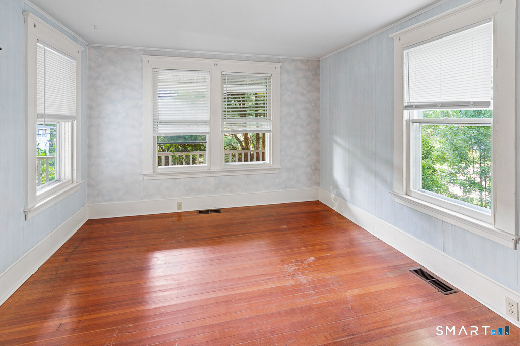 49 Essex Street Property Photo 10
