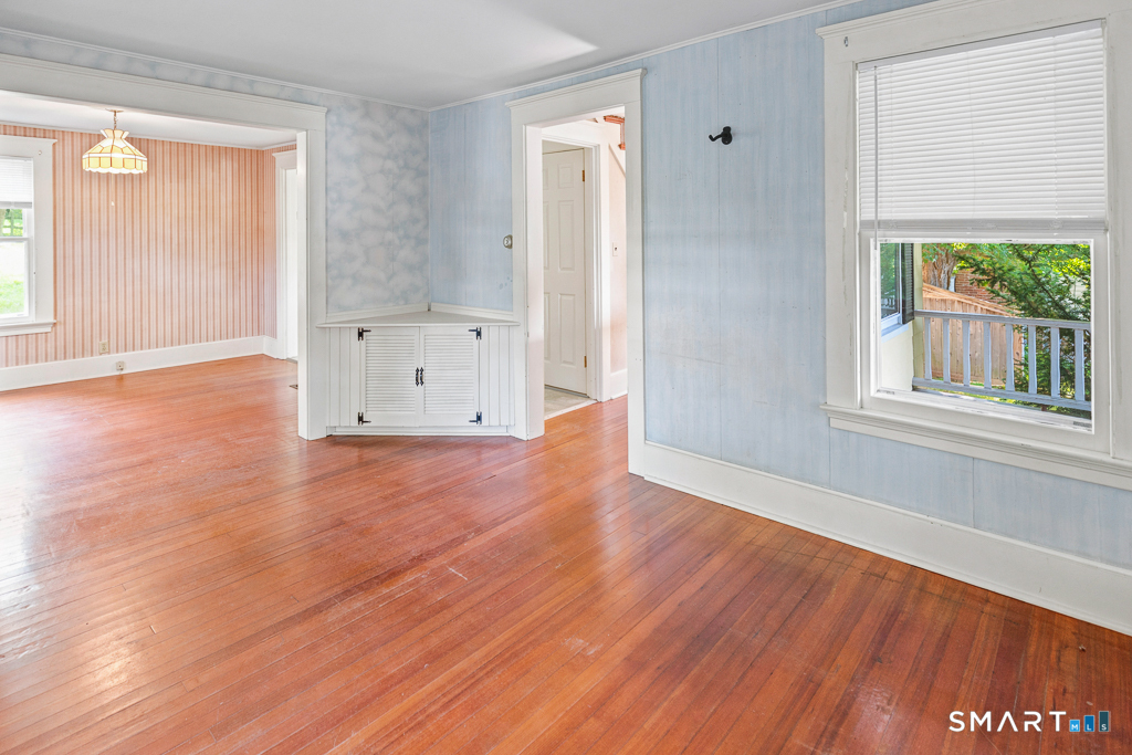 49 Essex Street Property Photo 11
