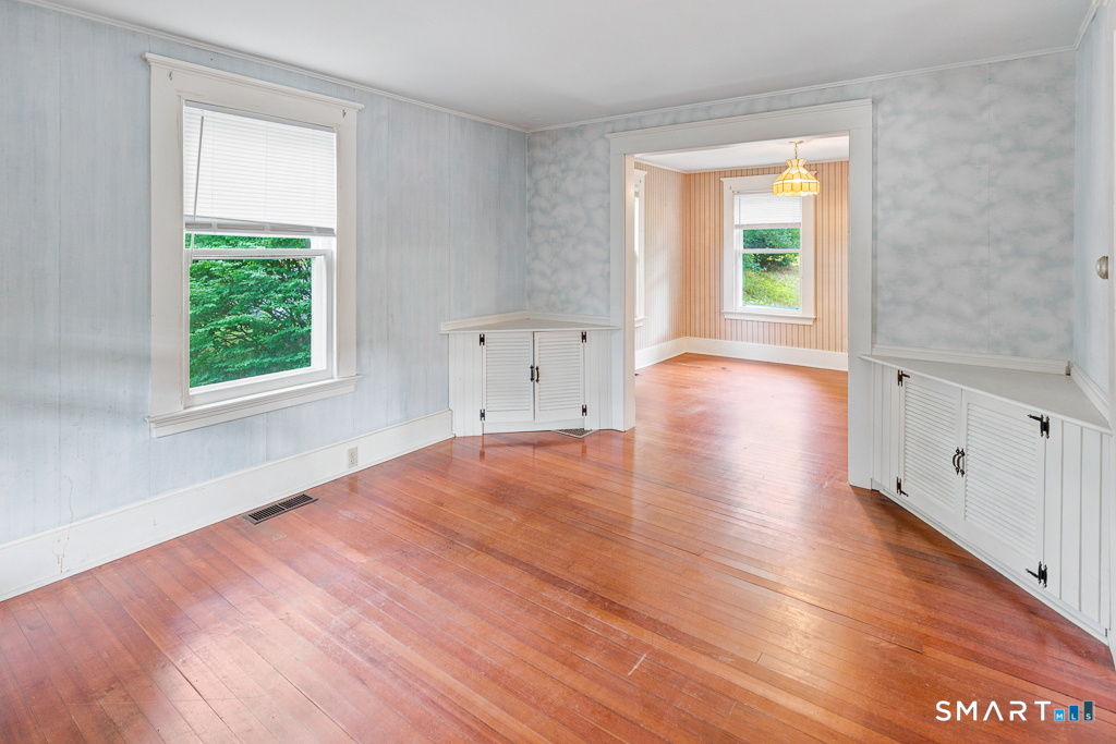 49 Essex Street Property Photo 12