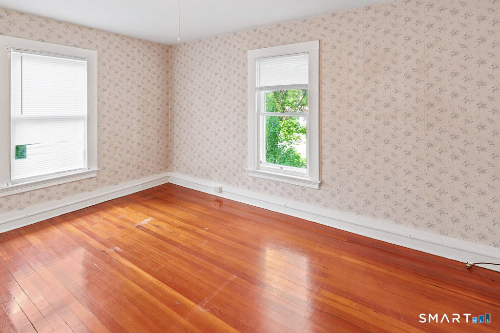 49 Essex Street Property Photo 18