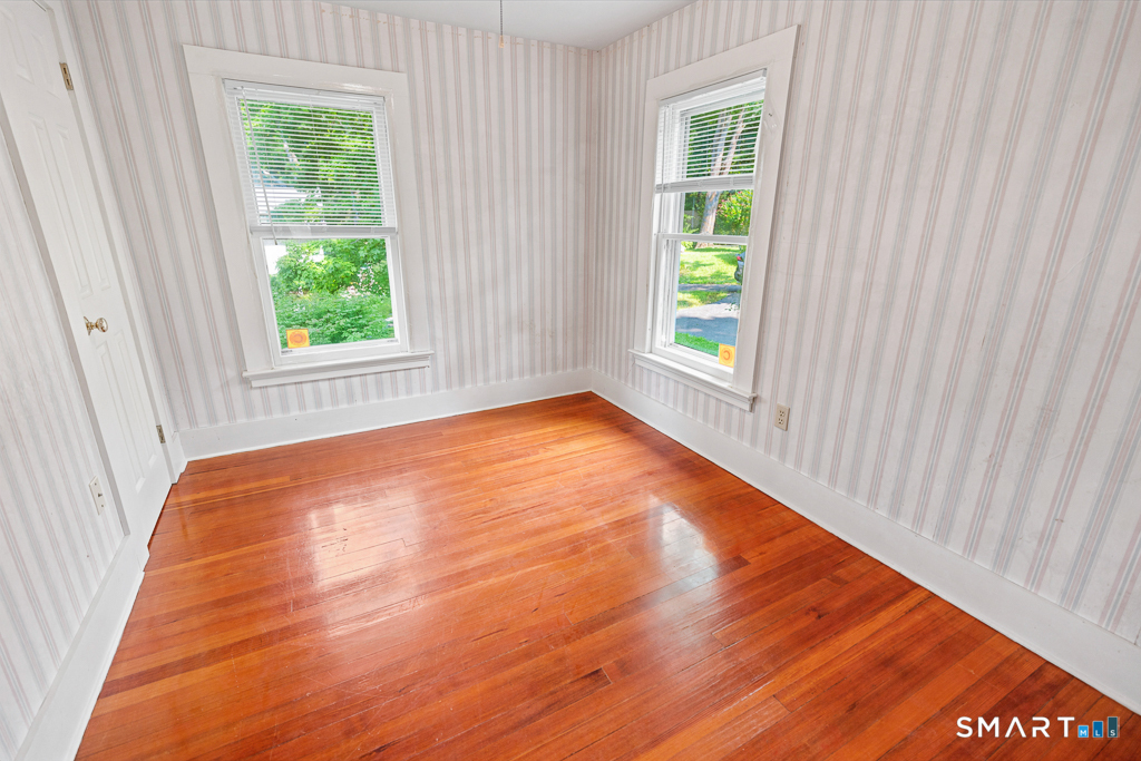 49 Essex Street Property Photo 23