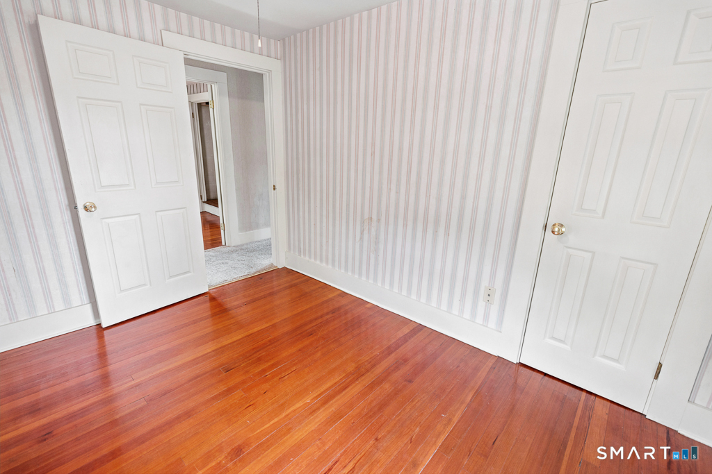 49 Essex Street Property Photo 24