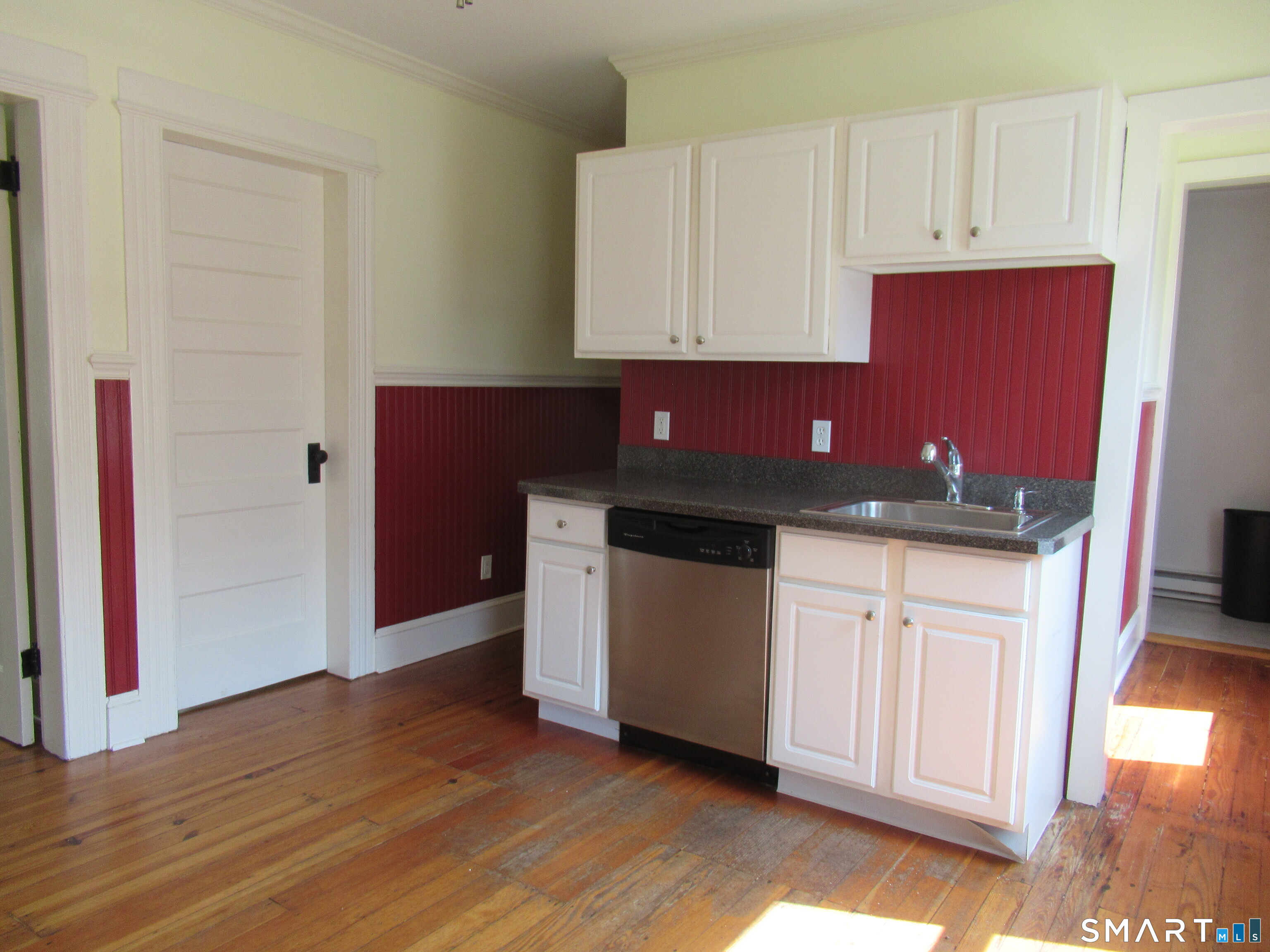 112 Bennett 1st Floor Street Property Photo 6