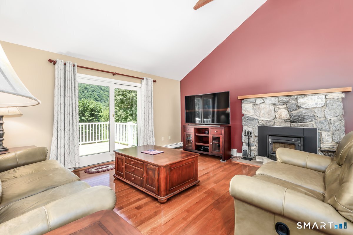12 Mountain View Avenue Property Photo 4