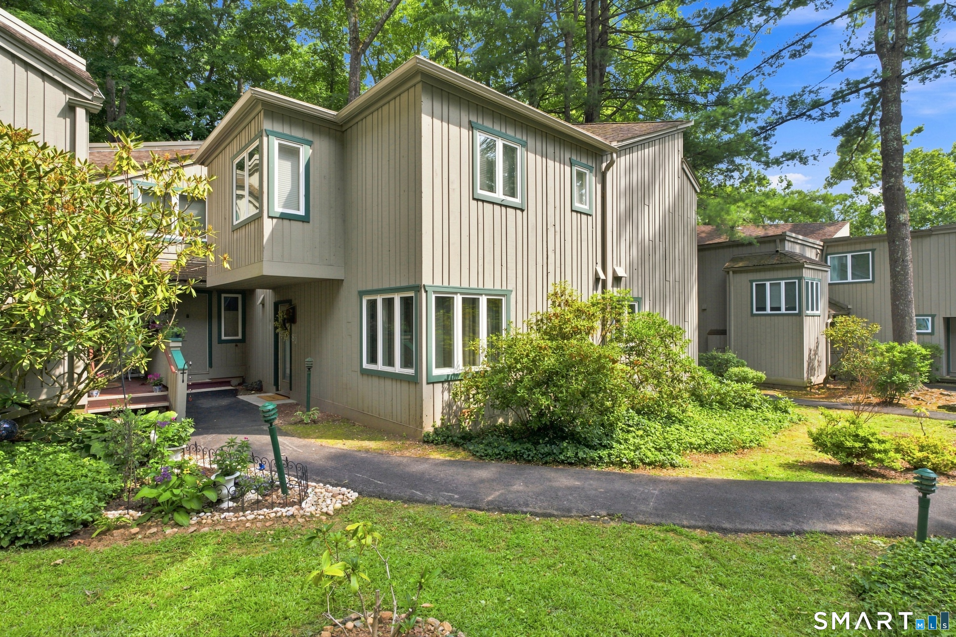 8 Lyle J Court Property Photo 1