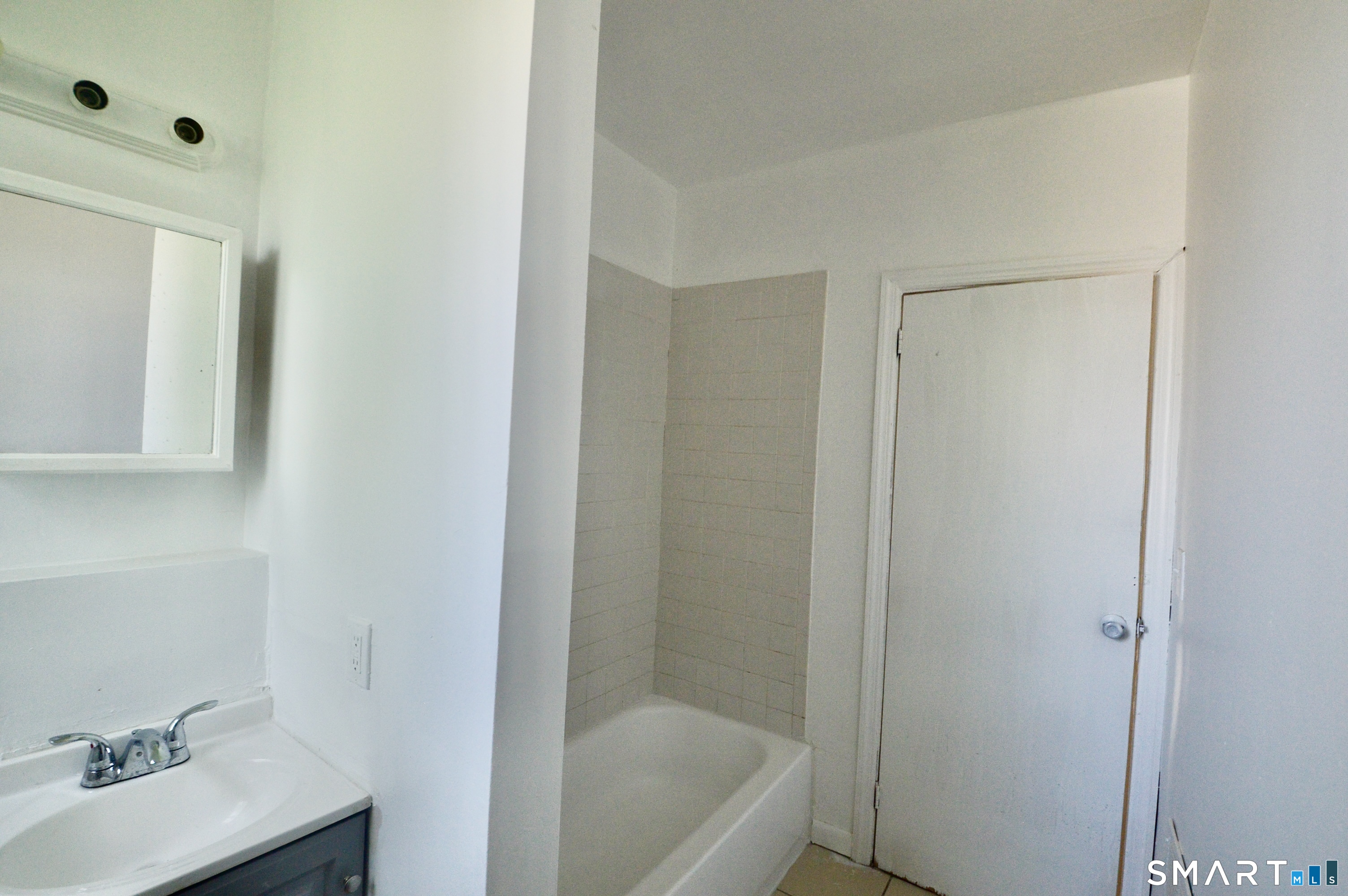 270 East Avenue Property Photo 13