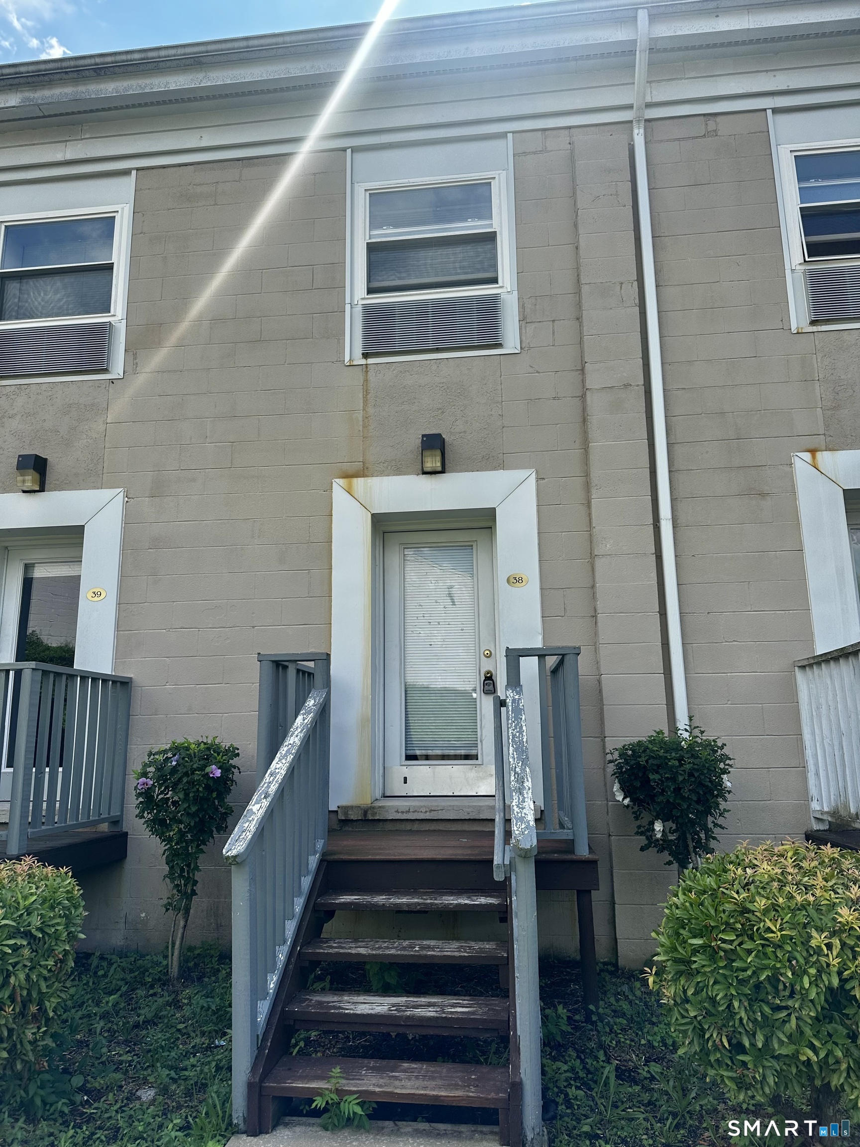 385 Putnam 38 Avenue Property Photo 1